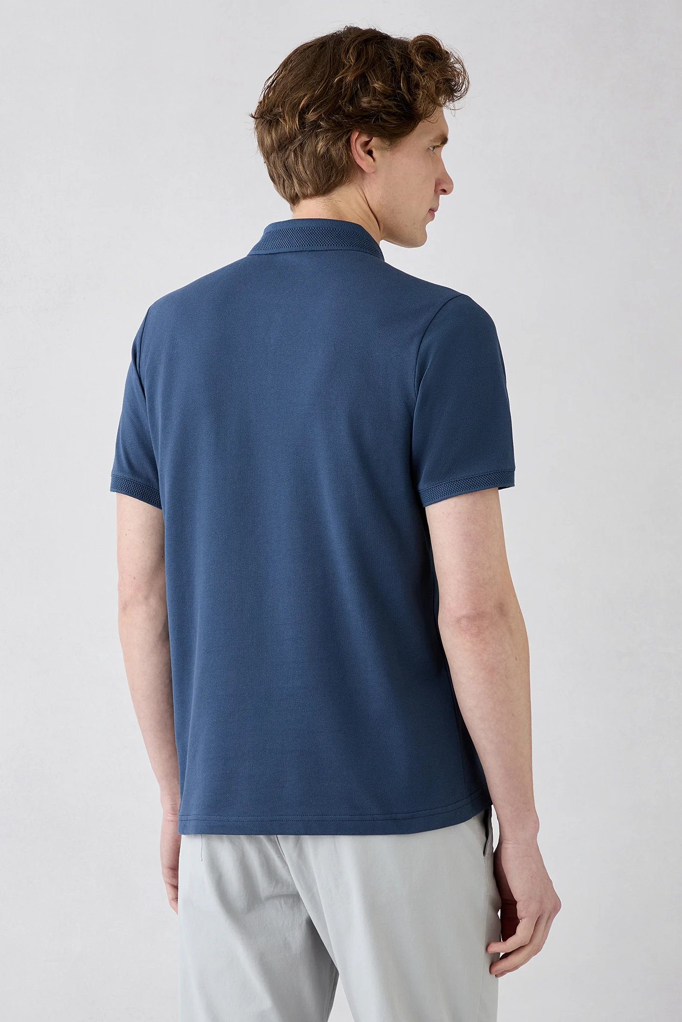 İndigo Kıvrılmaz Polo Yaka Slim Fit Dar Kesim Ribana Detaylı Pamuk Tişört - Image 3