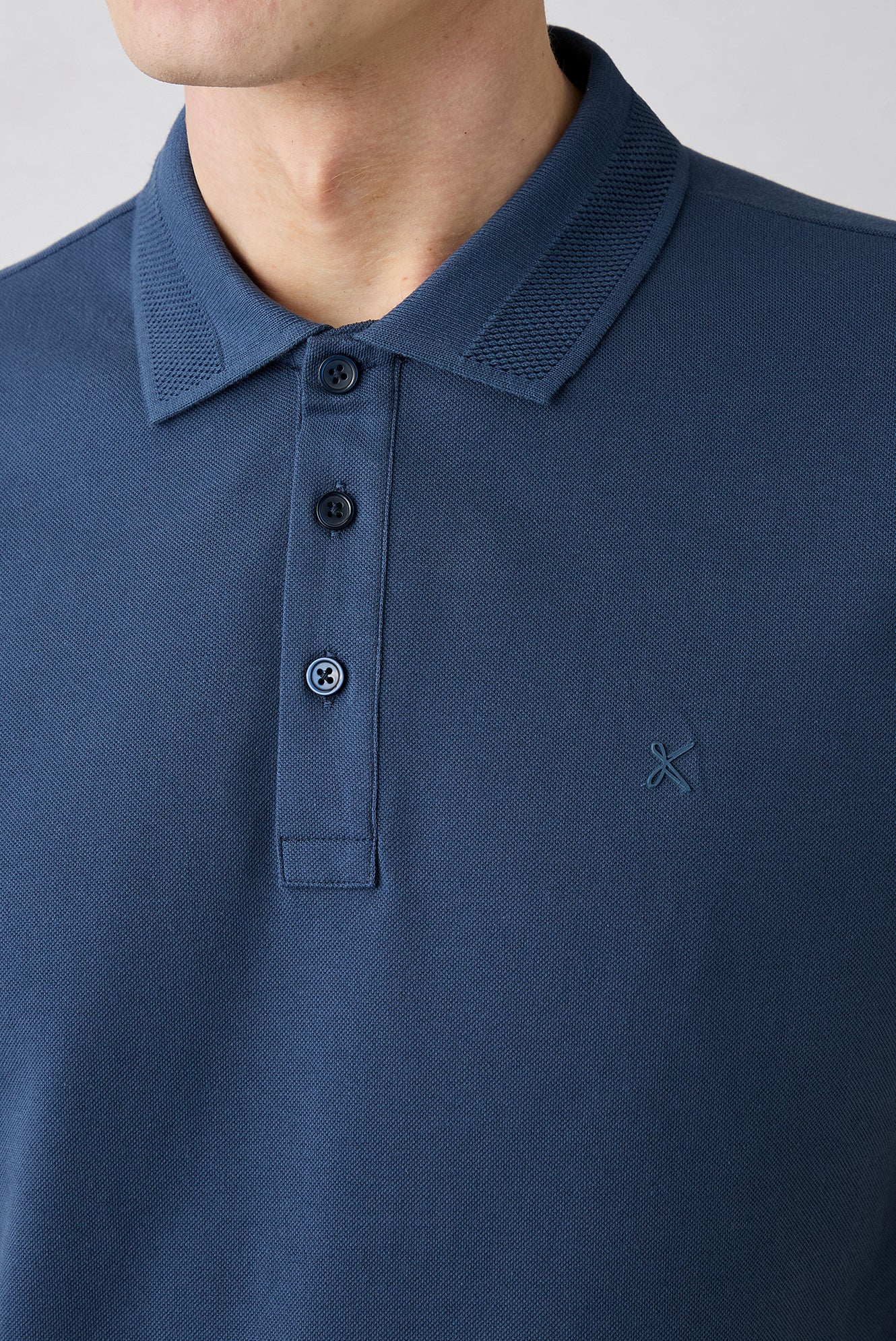 İndigo Kıvrılmaz Polo Yaka Slim Fit Dar Kesim Ribana Detaylı Pamuk Tişört - Image 4
