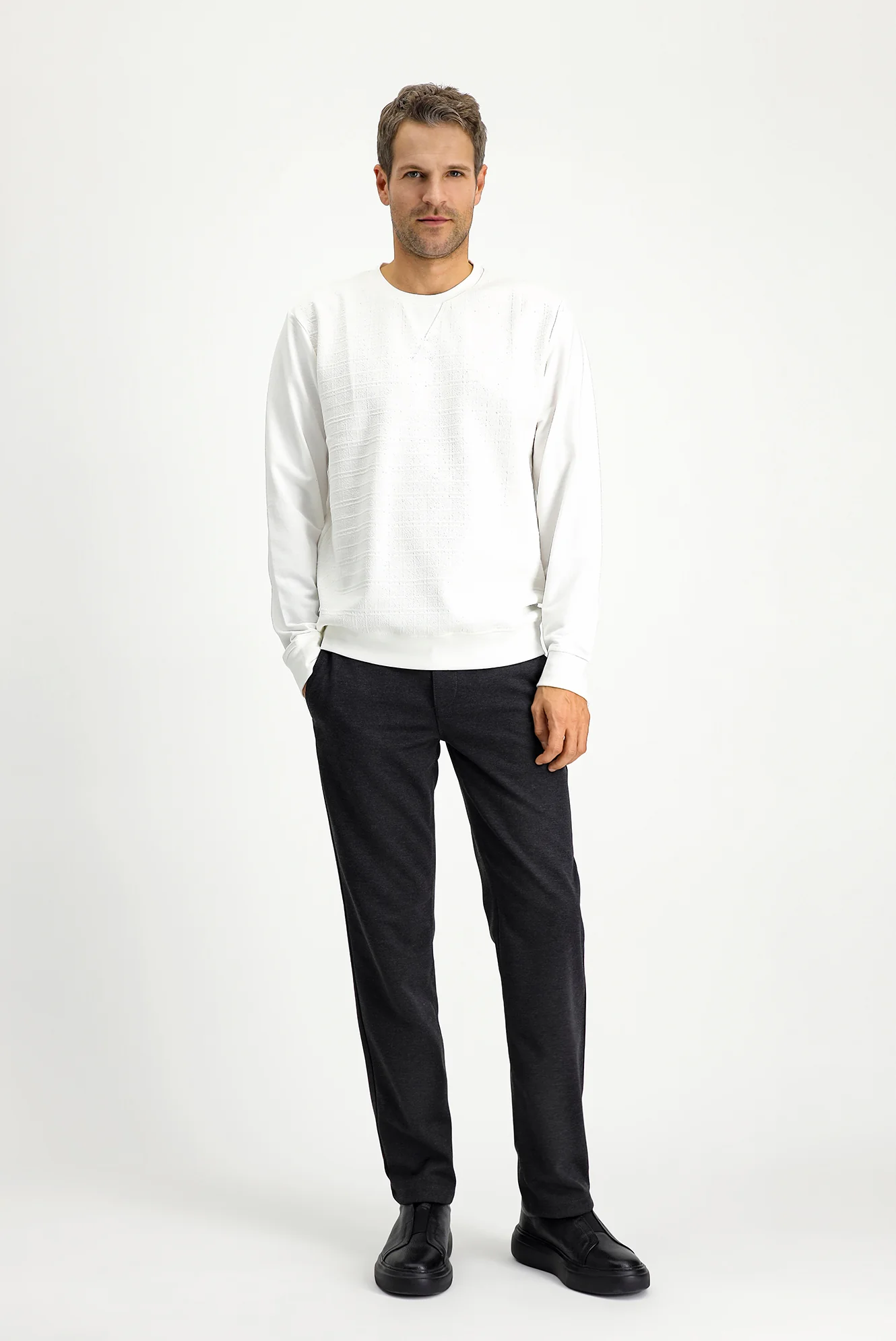 Kırık Beyaz Bisiklet Yaka Regular Fit Desenli Pamuklu Sweatshirt - Image 2