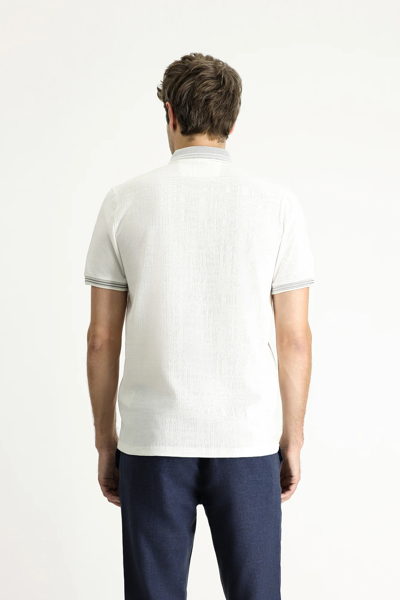 Kırık Beyaz Polo Yaka Slim Fit Dar Kesim Desenli Tişört - Image 4