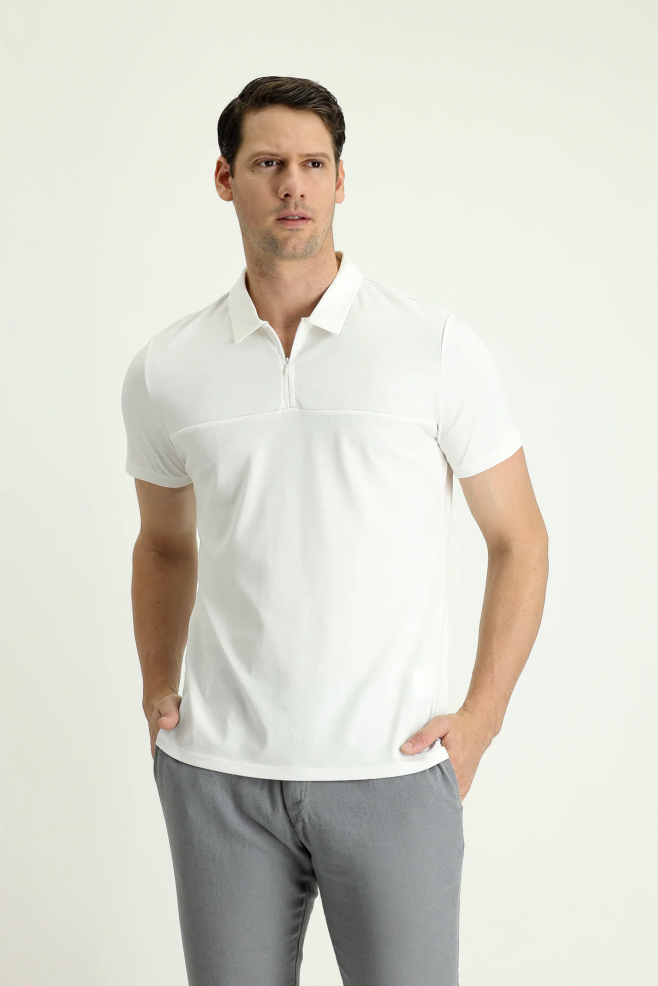 Kırık Beyaz Polo Yaka Slim Fit Dar Kesim Fermuarlı Pamuklu Tişört - Image 2