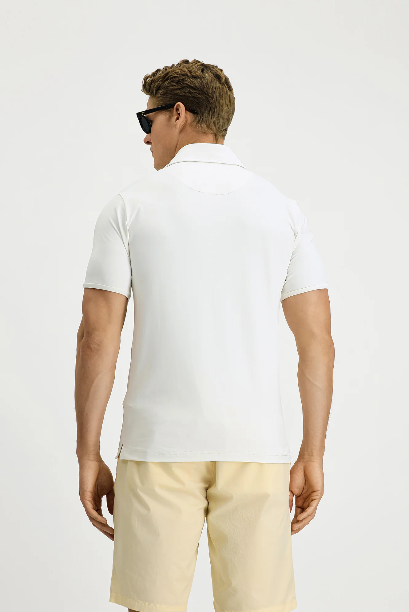 Kırık Beyaz Slim Fit Dar Kesim Likralı Polo Yaka Tişört - Image 4