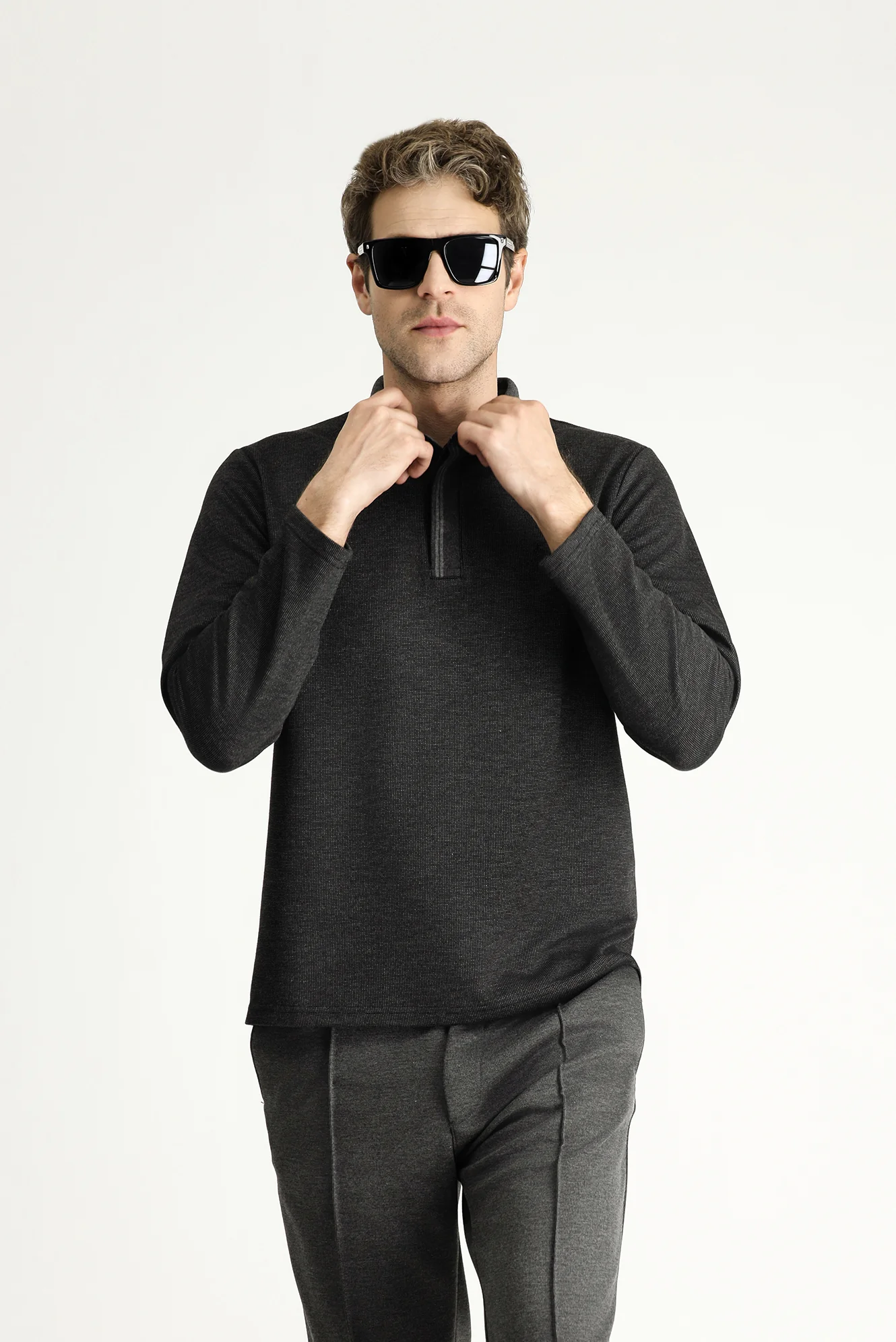 Koyu Antrasit Polo Yaka Desenli Nakışlı Sweatshirt - Image 2