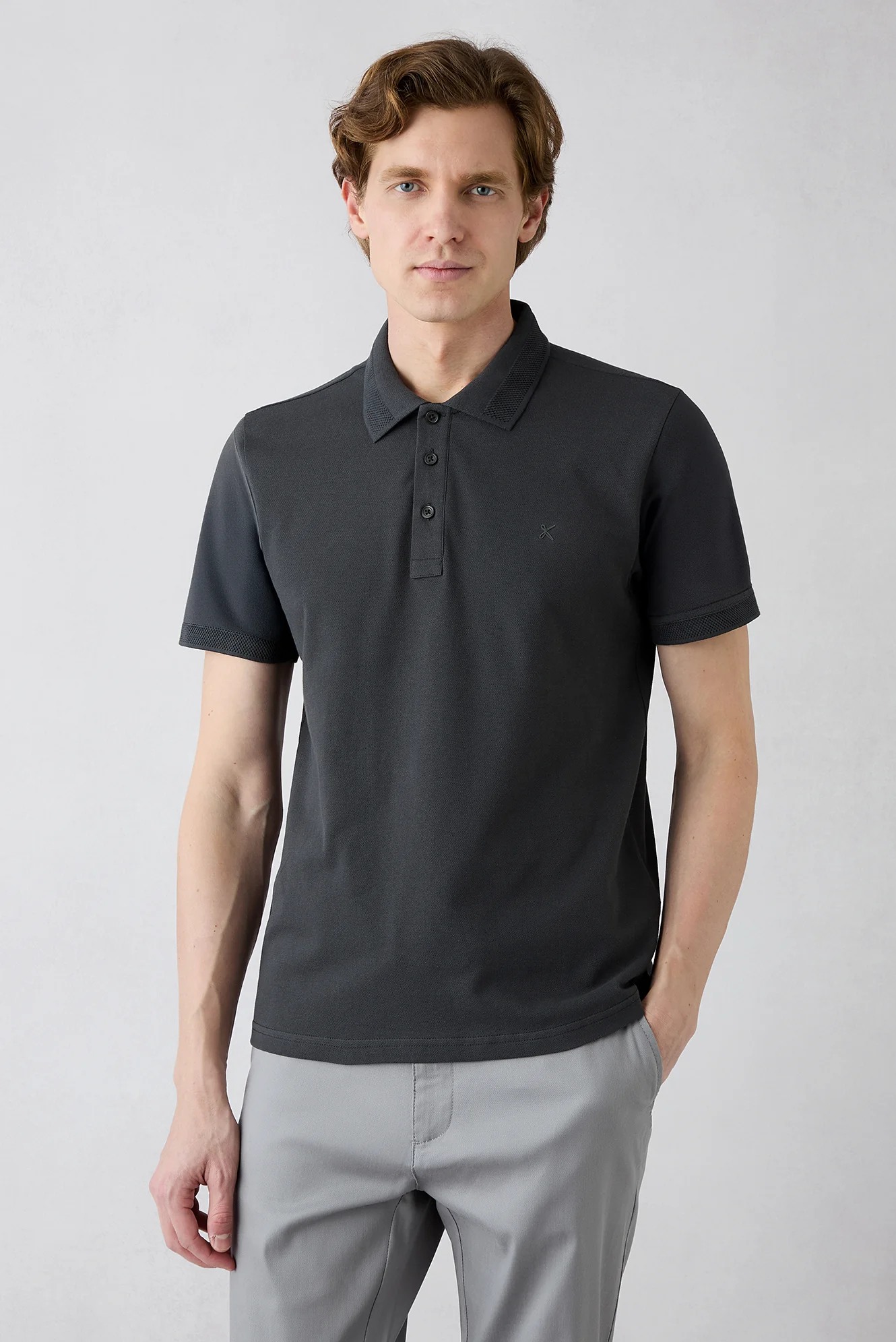 Koyu Antrasit Kıvrılmaz Polo Yaka Slim Fit Dar Kesim Ribana Detaylı Pamuk Tişört