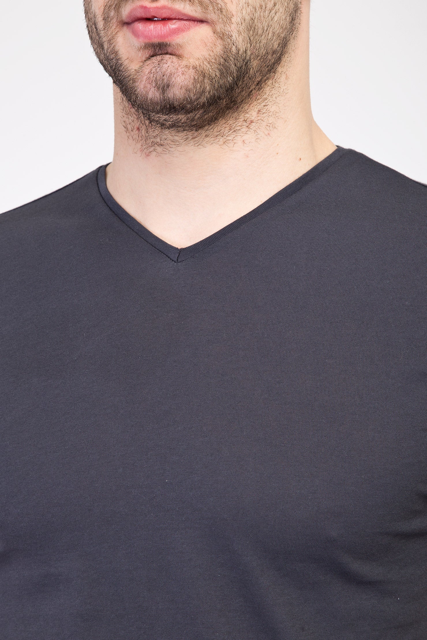 Koyu Antrasit V Yaka Slim Fit Dar Kesim Pamuk Tişört - Image 4