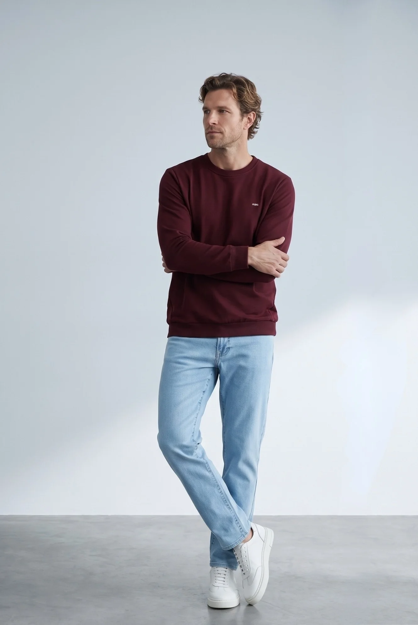 Koyu Bordo Bisiklet Yaka Regular Fit Nakışlı Basic İnce Sweatshirt - Image 3