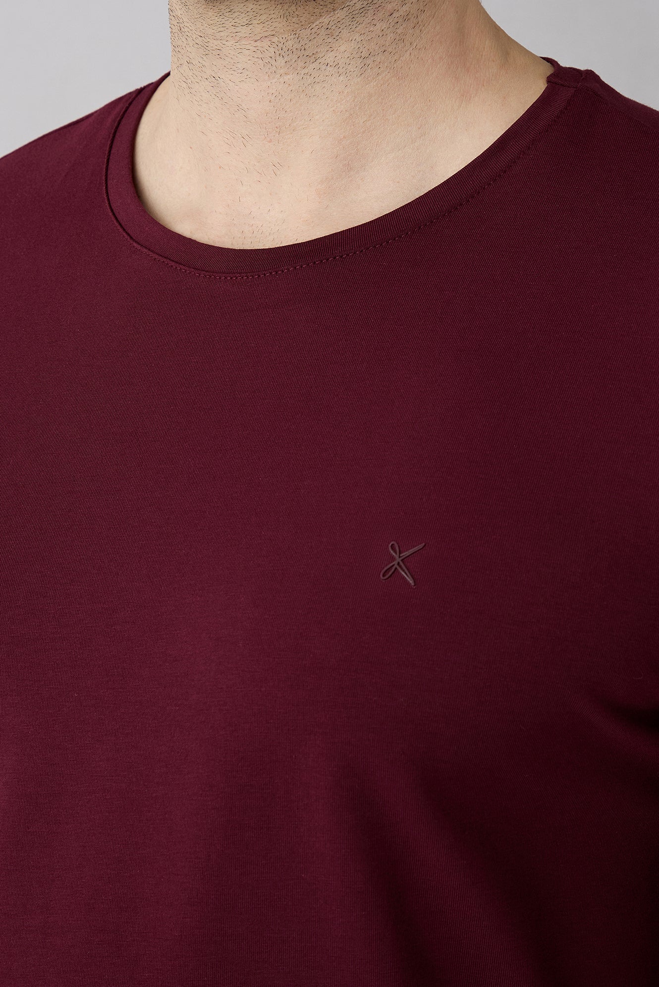 Koyu Bordo Bisiklet Yaka Slim Fit Yumuşak Dokulu Pamuklu Likralı Esnek Tişört - Image 3