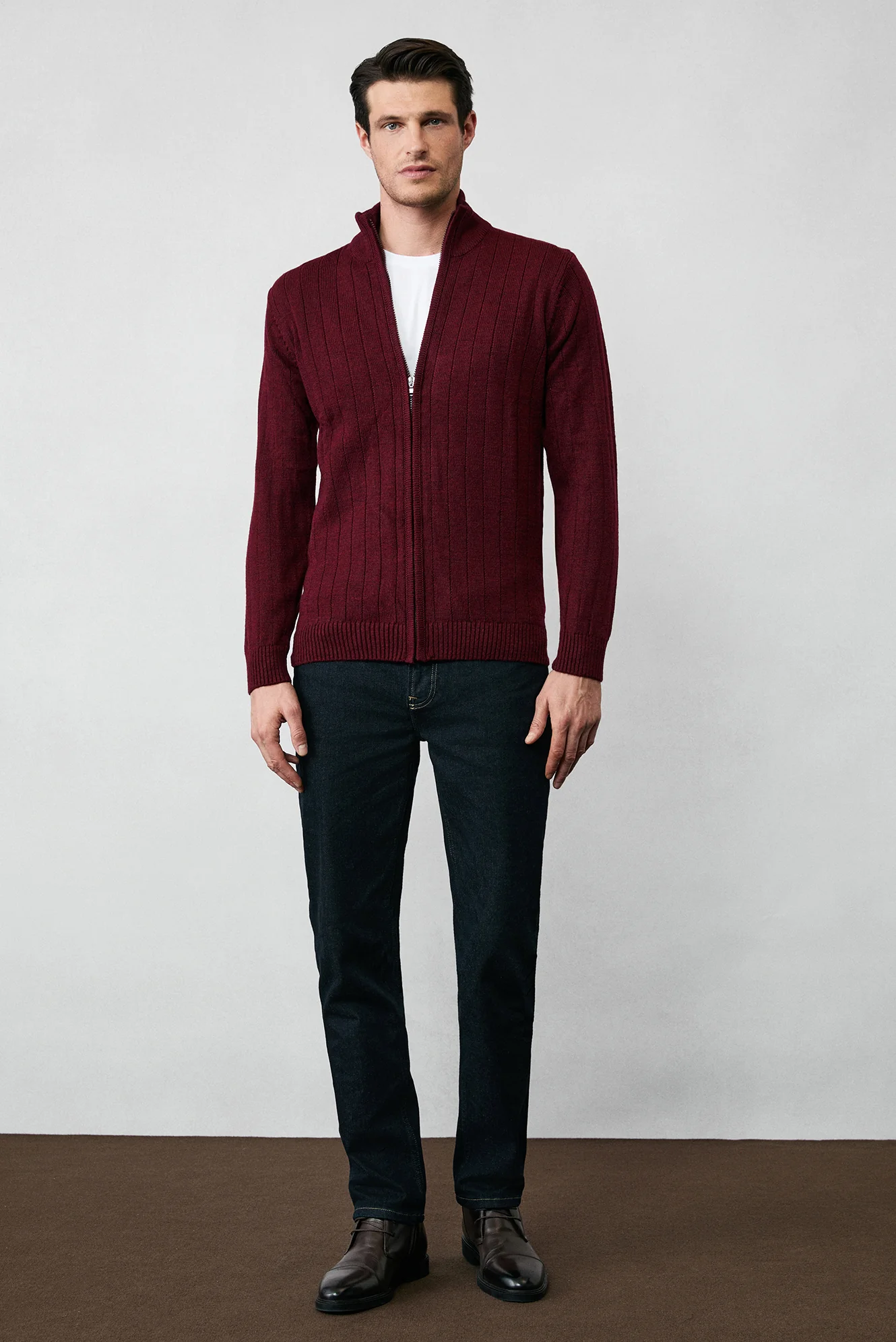 Koyu Bordo Dik Yaka Fermuarlı Regular Fit Çizgili Triko Hırka - Image 5