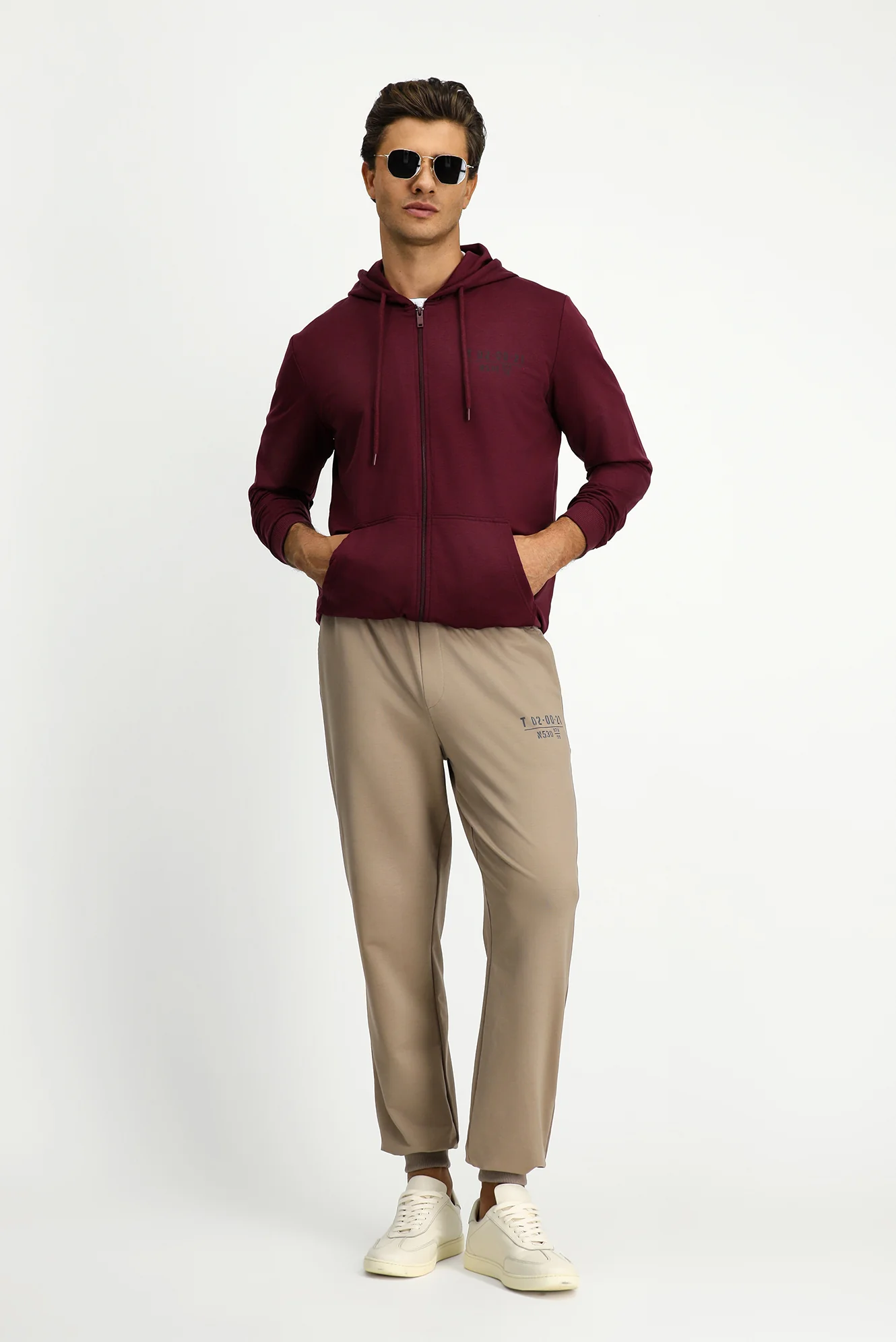 Koyu Bordo Kapüşonlu Regular Fit Fermuarlı Baskılı Pamuklu Sweatshirt - Image 2