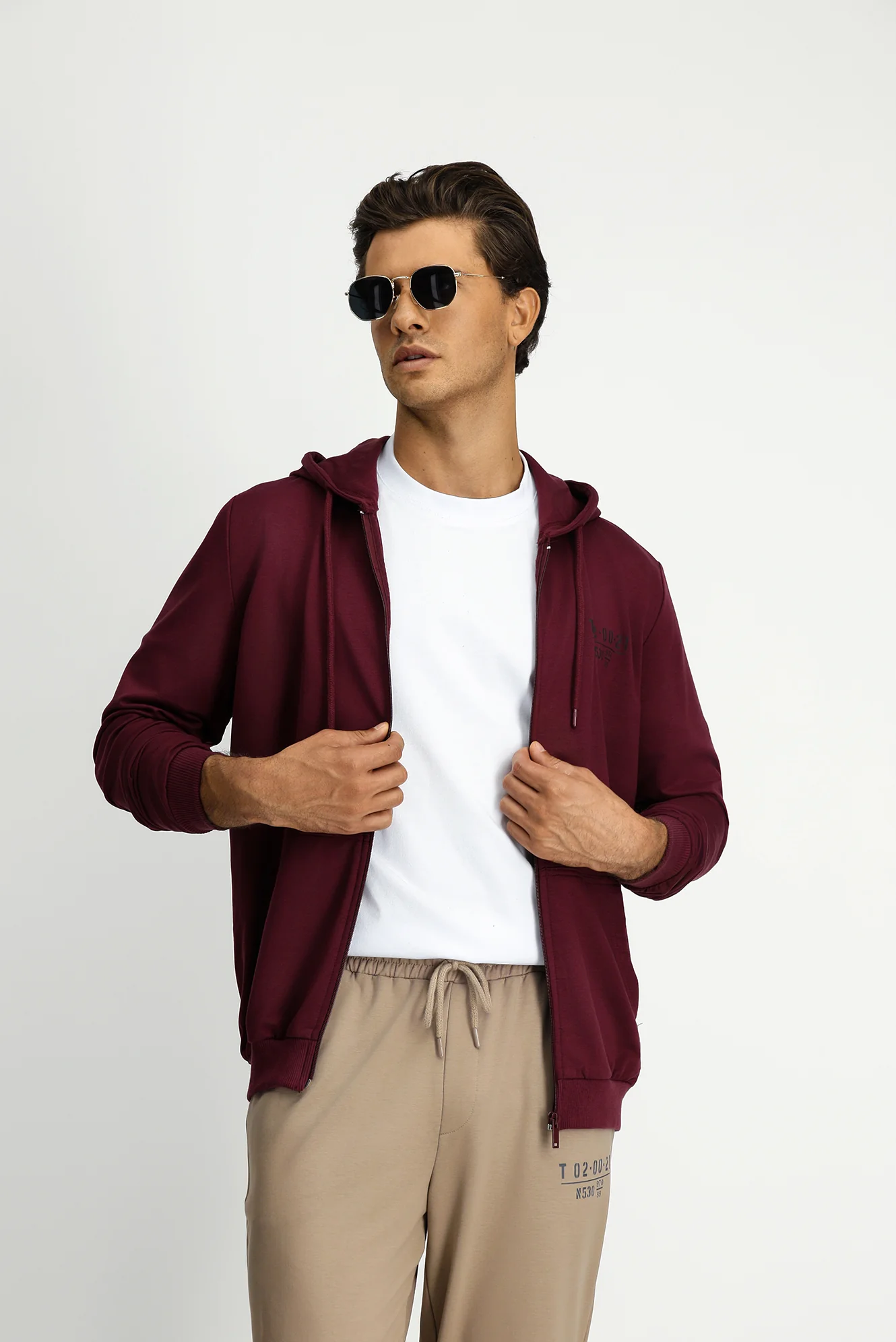 Koyu Bordo Kapüşonlu Regular Fit Fermuarlı Baskılı Pamuklu Sweatshirt - Image 4