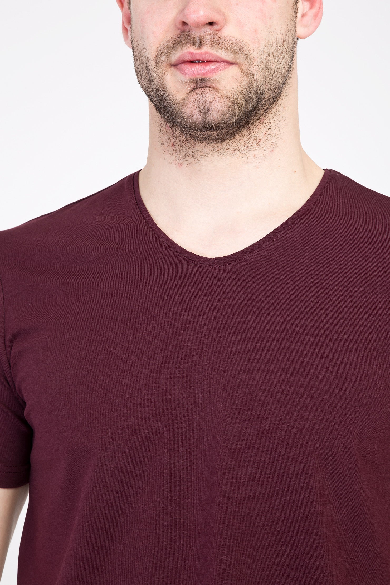 Koyu Bordo V Yaka Slim Fit Dar Kesim Tişört - Image 4