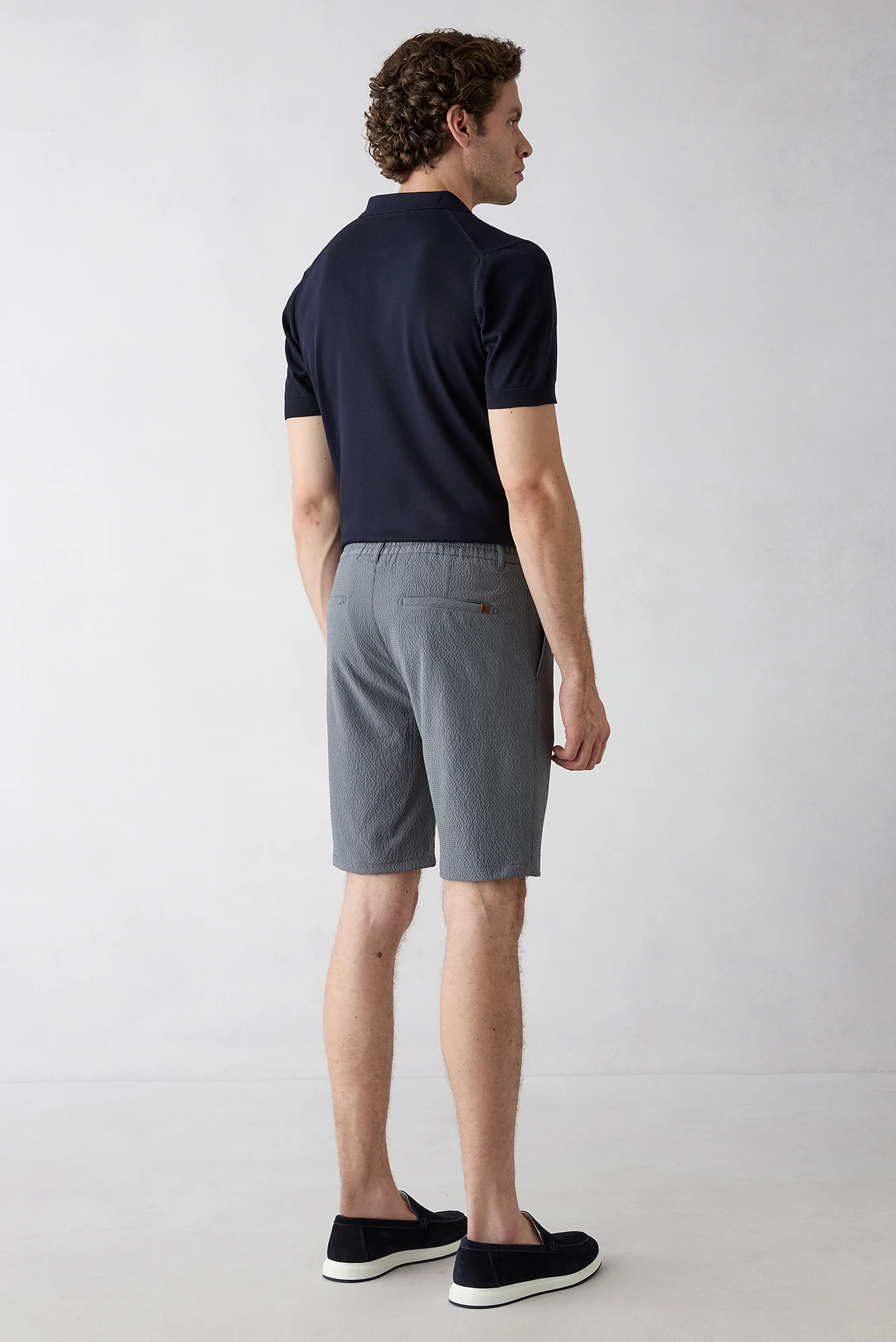 Koyu Füme Regular Fit Standart Kesim Çizgili Pileli Yan Cepli Bermuda Şort - Image 5