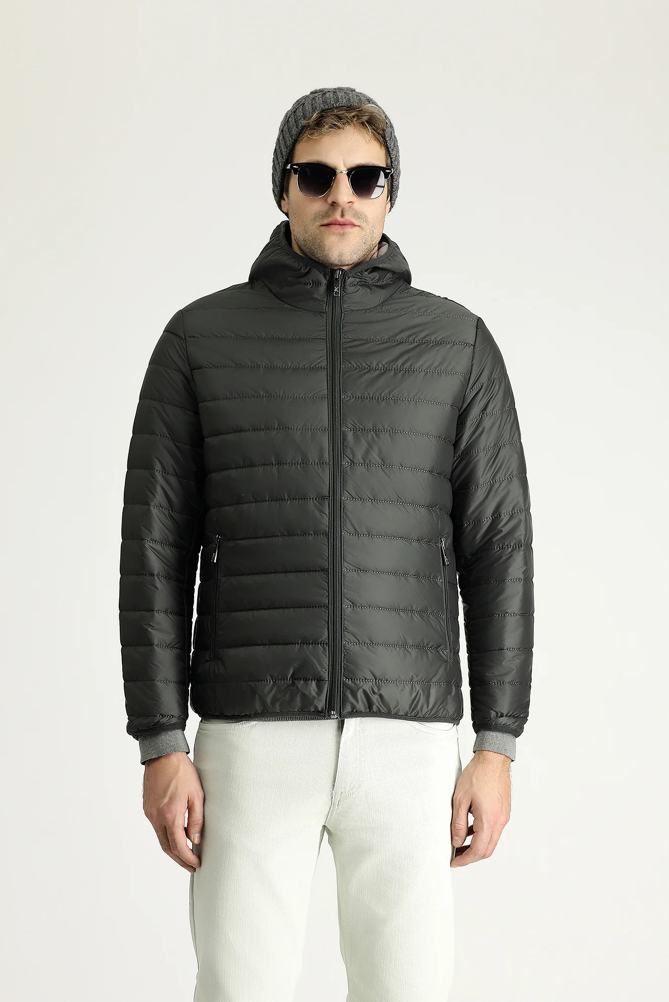 Koyu Füme Kapüşonlu Kapitone Spor Mont - Image 4