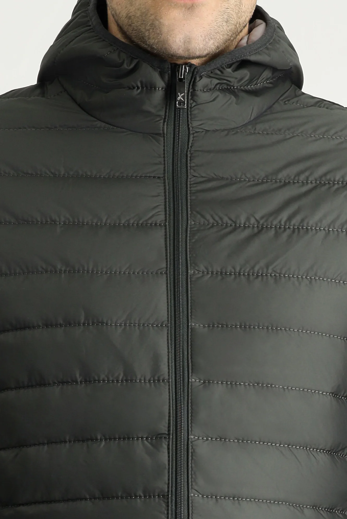 Koyu Füme Kapüşonlu Kapitone Spor Mont - Image 6