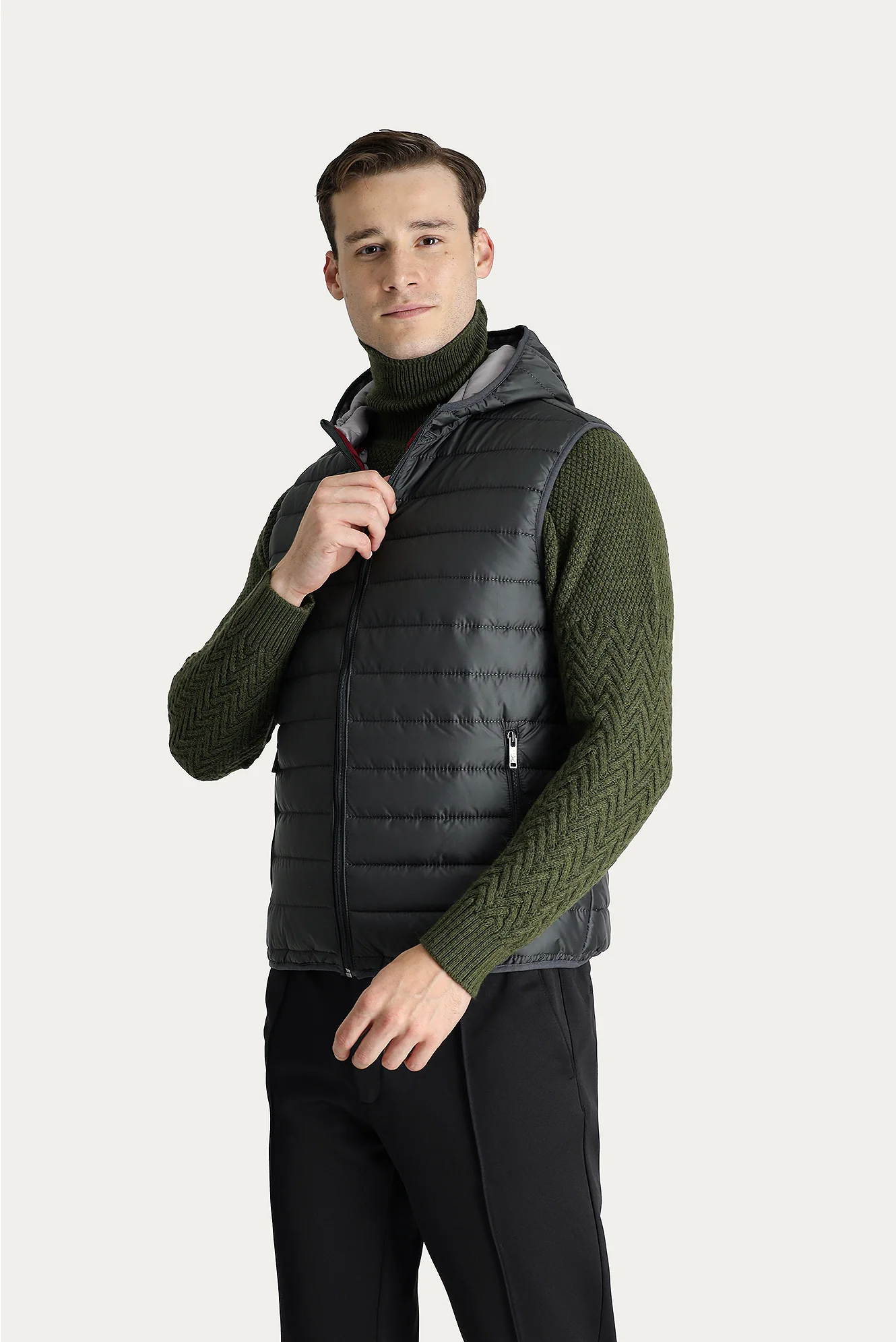 Koyu Füme Kapüşonlu Kapitone Spor Yelek - Image 3