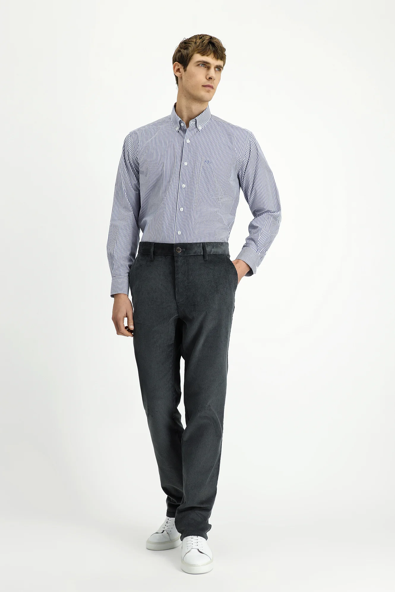 Koyu Füme Relaxed Fit Rahat Kesim Likralı Kadife Pantolon - Image 3