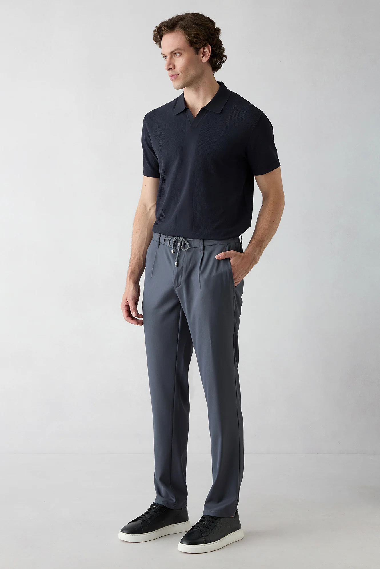 Koyu Füme Regular Straight Fit Beli İpli Pileli Yan Cepli Likralı Kanvas / Chino Pantolon - Image 2