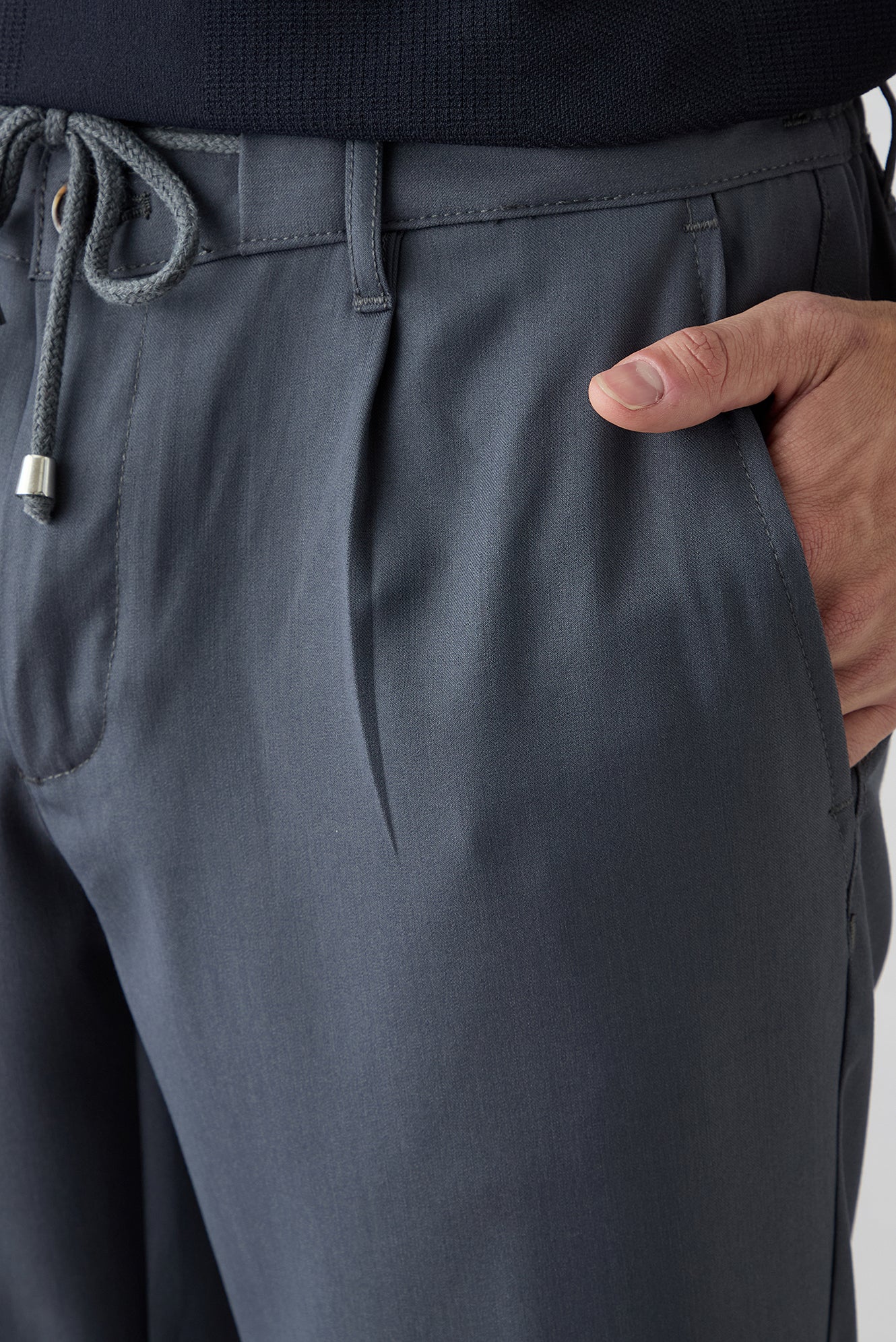 Koyu Füme Regular Straight Fit Beli İpli Pileli Yan Cepli Likralı Kanvas / Chino Pantolon - Image 4