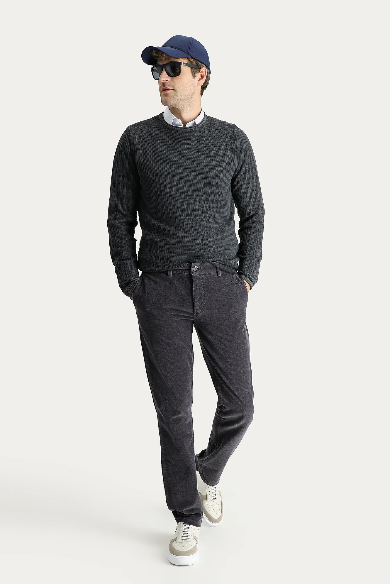 Koyu Füme Slim Fit Dar Kesim Likralı Kadife Pantolon - Image 2
