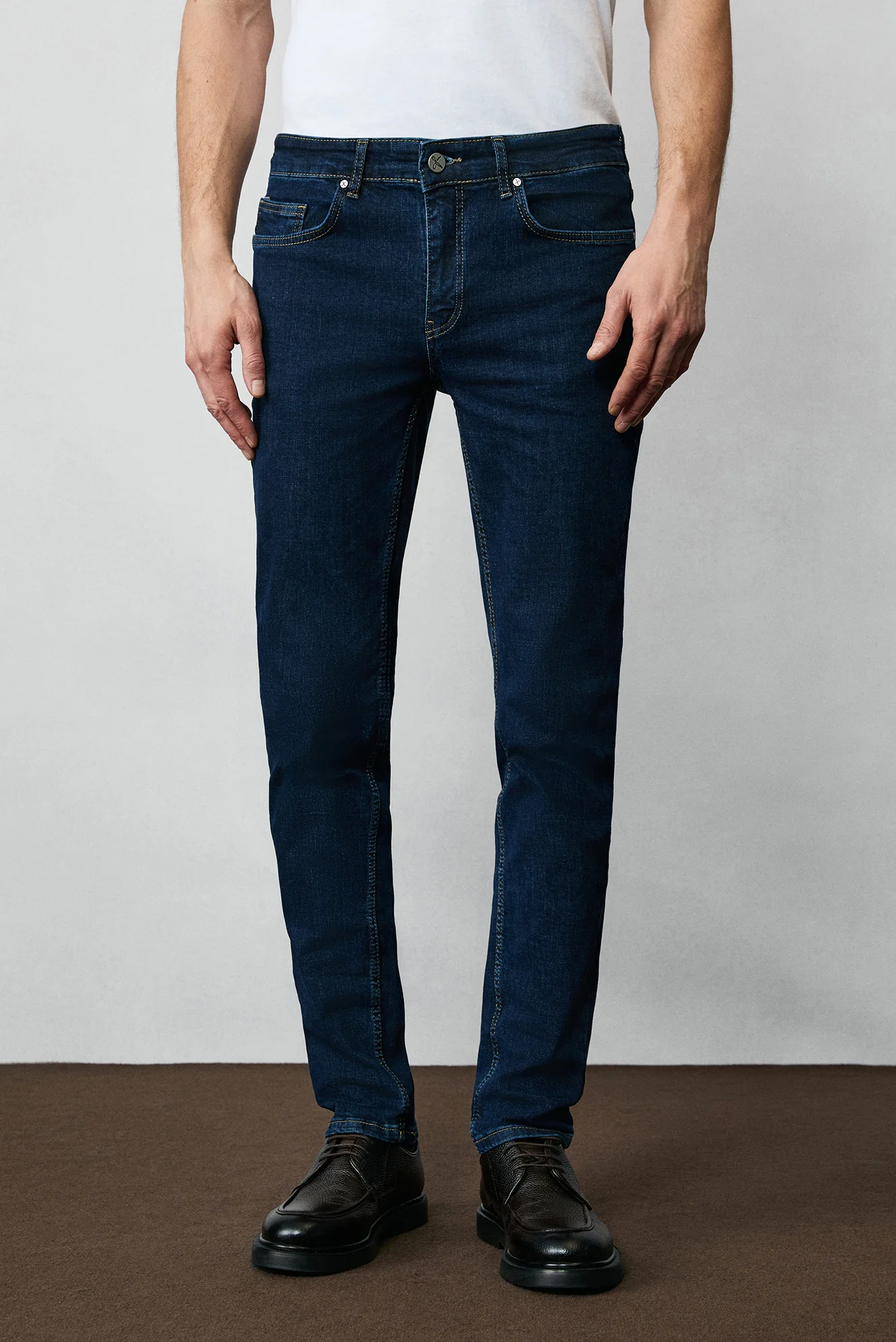 Koyu İndigo Regular Fit Standart Kesim Pamuklu Likralı Esnek 4 Mevsim Denim Pantolon - Image 2