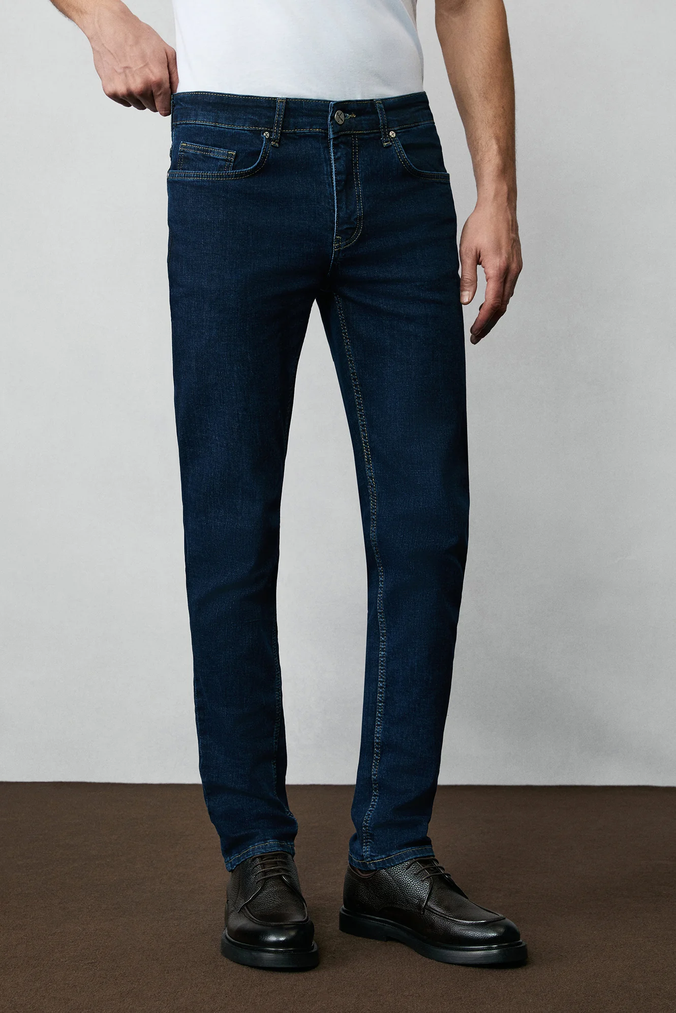 Koyu İndigo Regular Fit Standart Kesim Pamuklu Likralı Esnek 4 Mevsim Denim Pantolon - Image 7