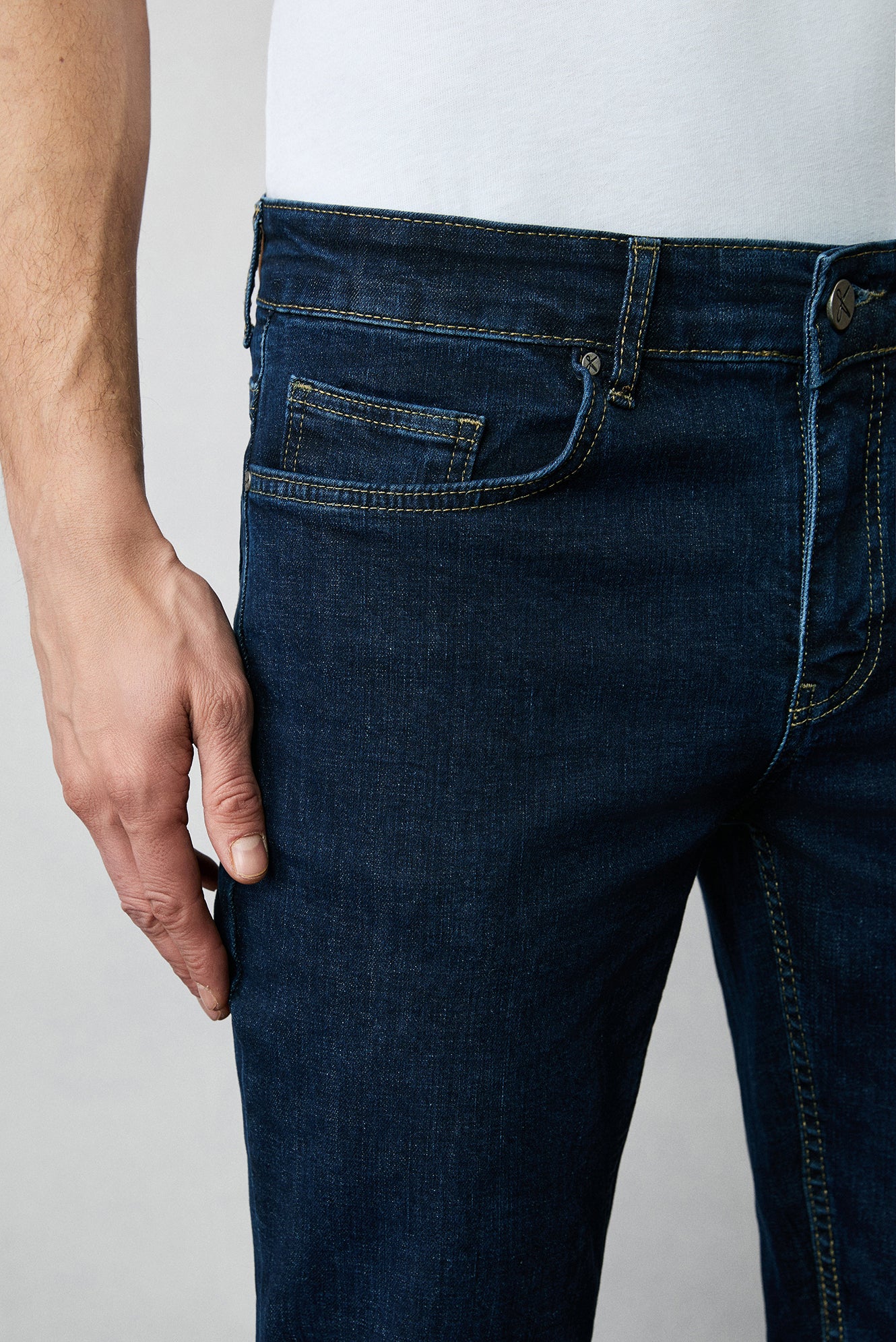 Koyu İndigo Slim Fit Dar Kesim Pamuklu Likralı Esnek 4 Mevsim Denim Pantolon - Image 5
