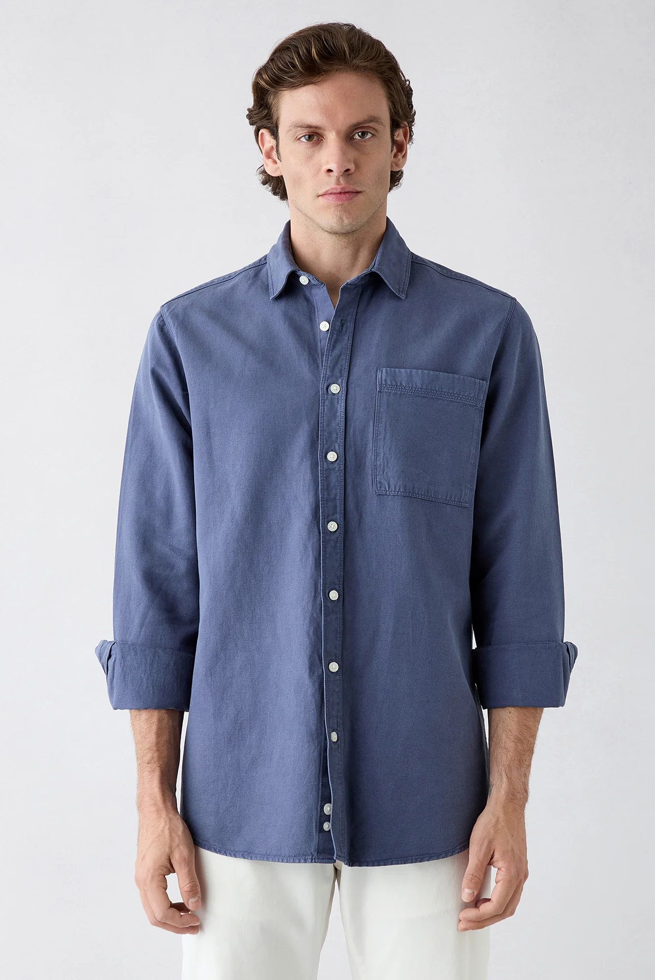 Koyu İndigo Uzun Kol Regular Fit Cepli Denim Görünümlü Lyocell Keten Karışımlı Gömlek - Image 6