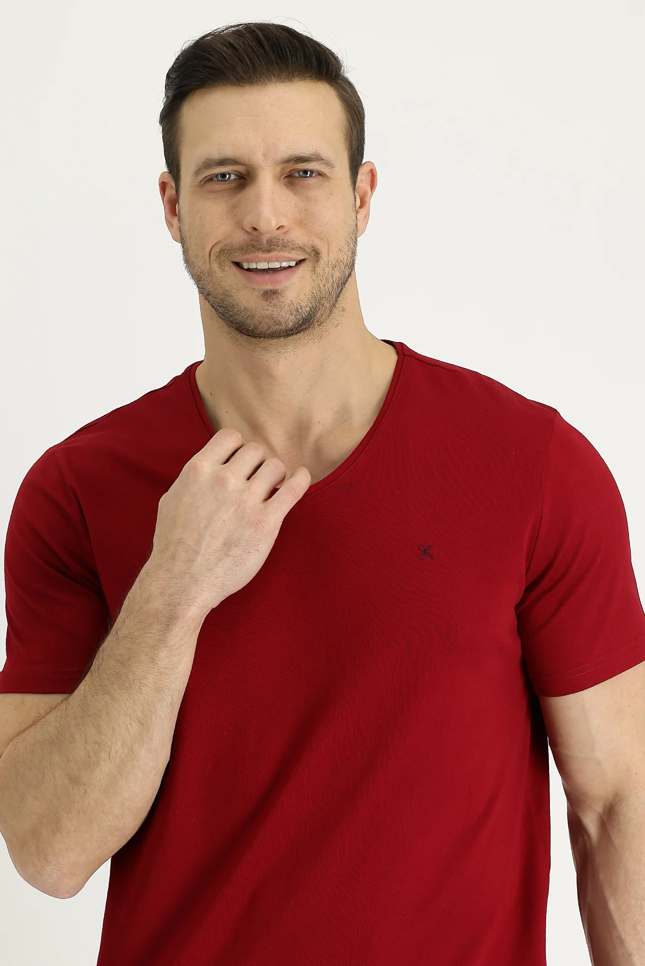 Koyu Kırmızı V Yaka Slim Fit Dar Kesim Pamuklu Tişört - Image 2