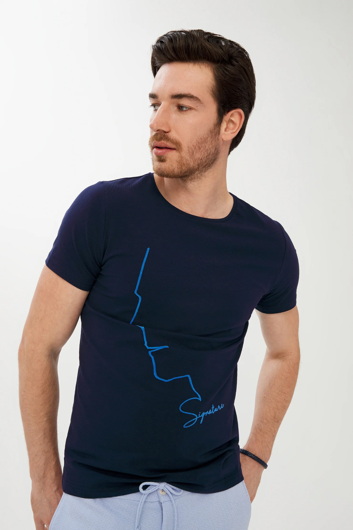 Koyu Lacivert Bisiklet Yaka Super Slim Fit Ekstra Dar Kesim Baskılı Tişört - Image 2