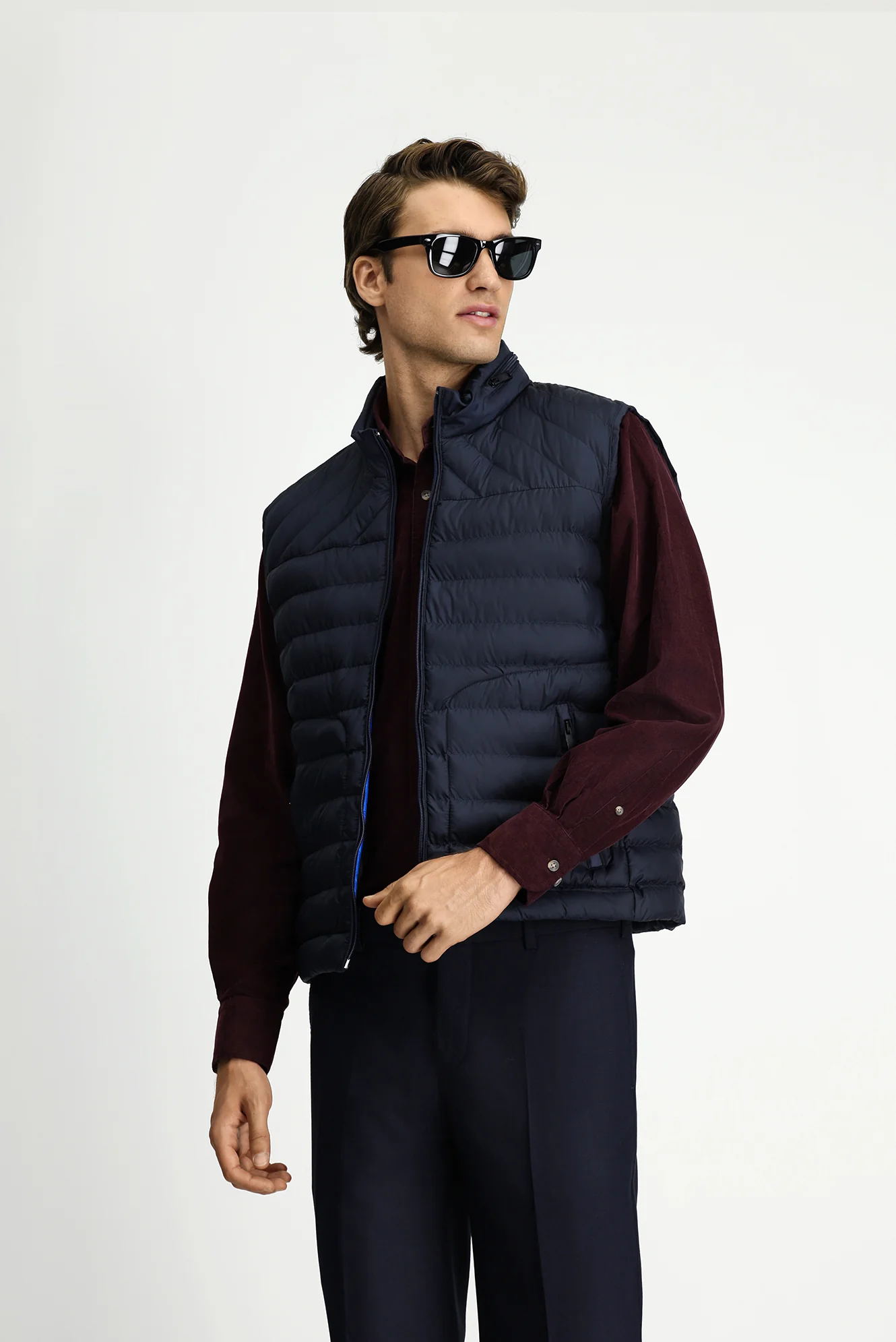 Koyu Lacivert Slim Fit Dik Yaka Fermuarlı Kapitone Spor Yelek - Image 3