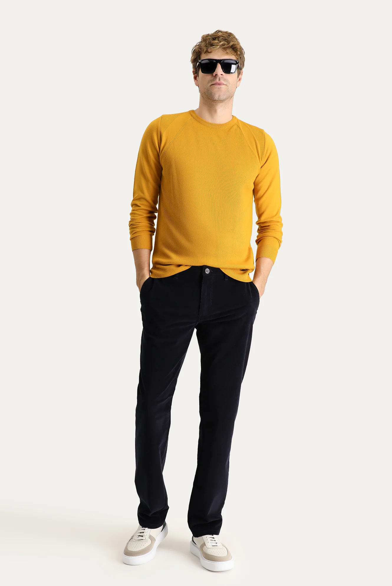 Koyu Lacivert Regular Fit Standart Kesim Likralı Kadife Pantolon
