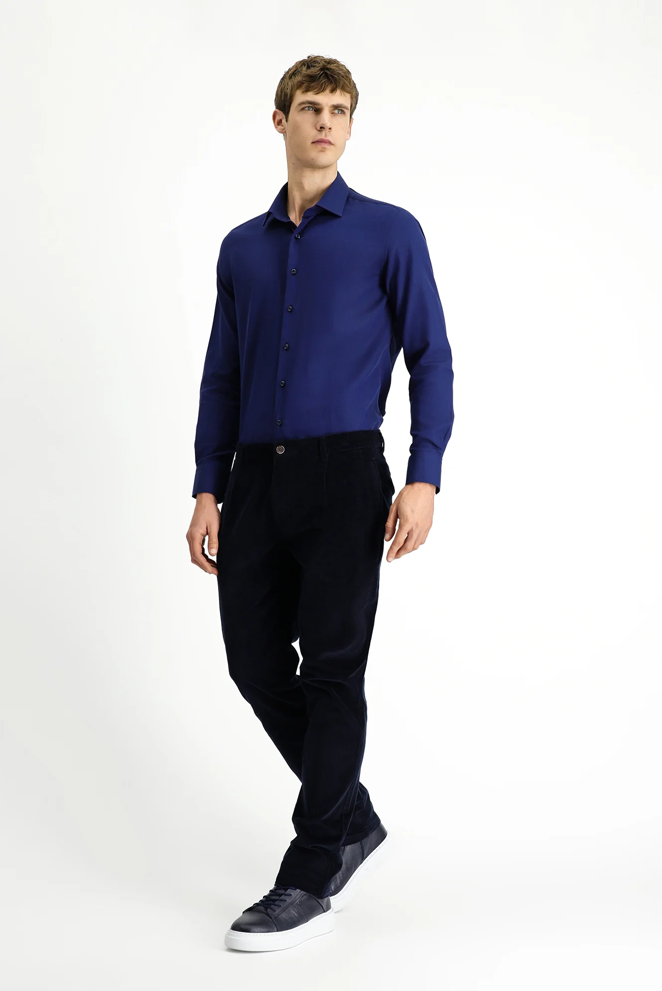 Koyu Lacivert Regular Fit Standart Kesim Likralı Pileli Kadife Pantolon - Image 2