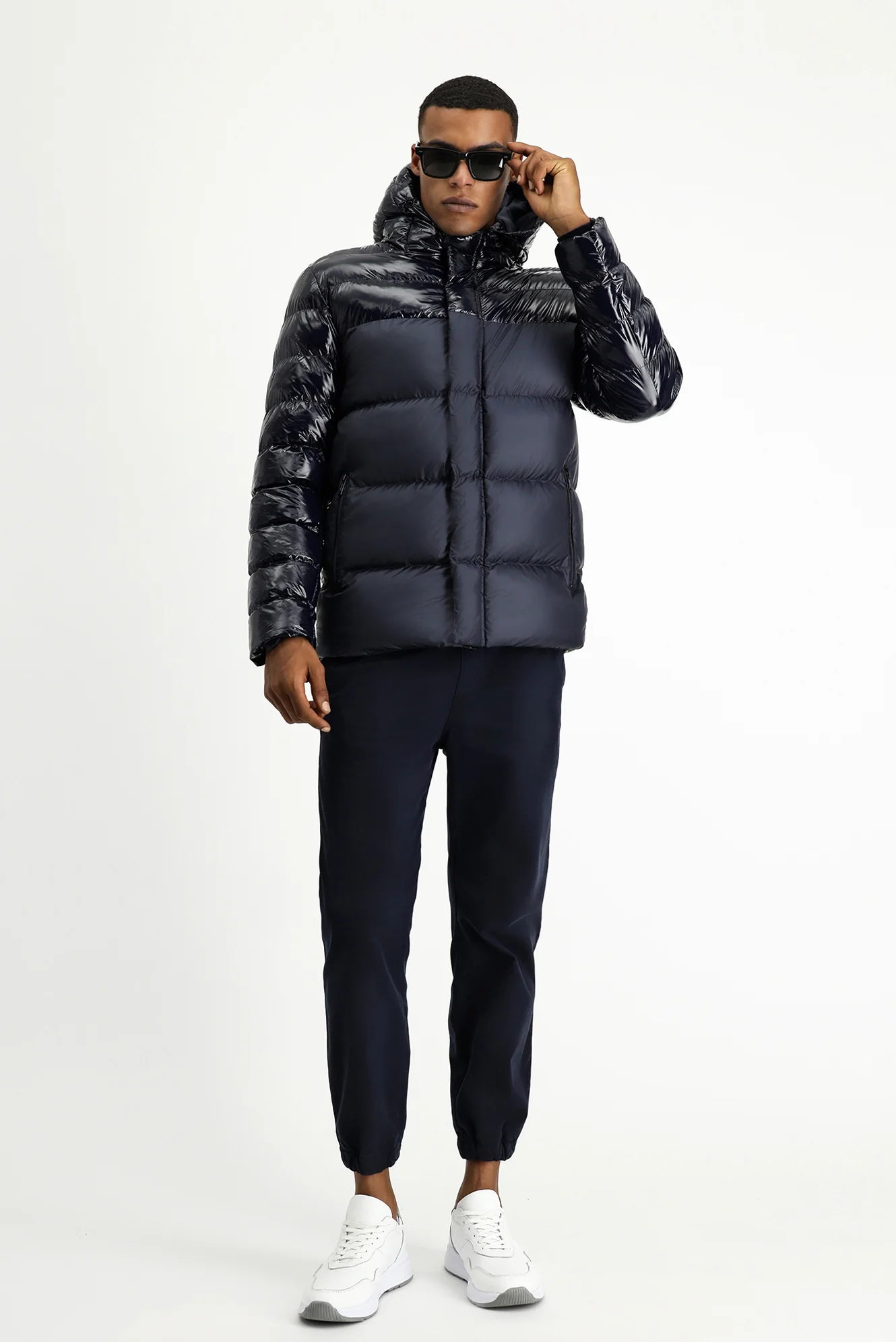 Koyu Lacivert Slim Fit Dar Kesim Kapüşonlu Vinil Şişme Mont - Image 4