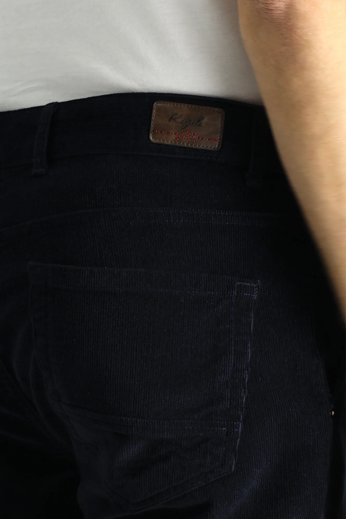 Koyu Lacivert Slim Fit Dar Kesim Likralı Kadife Pantolon - Image 6