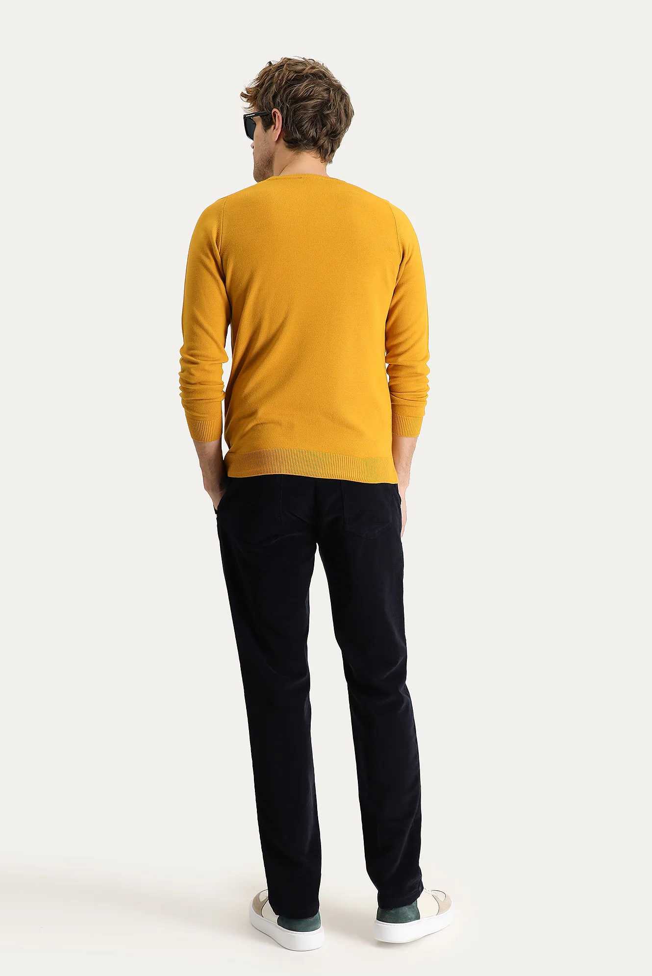 Koyu Lacivert Slim Fit Dar Kesim Likralı Kadife Pantolon - Image 4