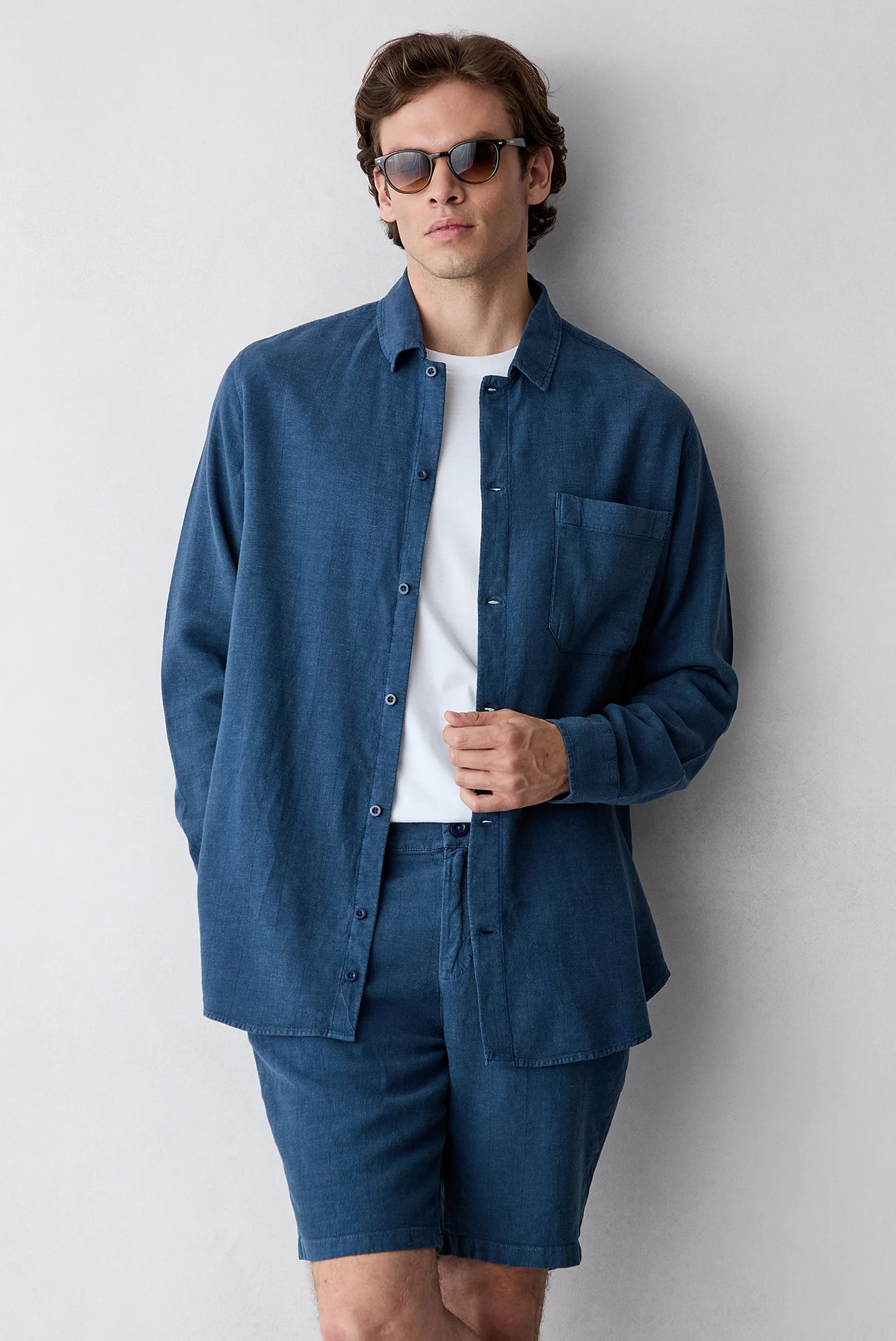Koyu Lacivert Uzun Kol Regular Fit Cepli Çizgili Keten Karışımlı Denim Gömlek - Image 4
