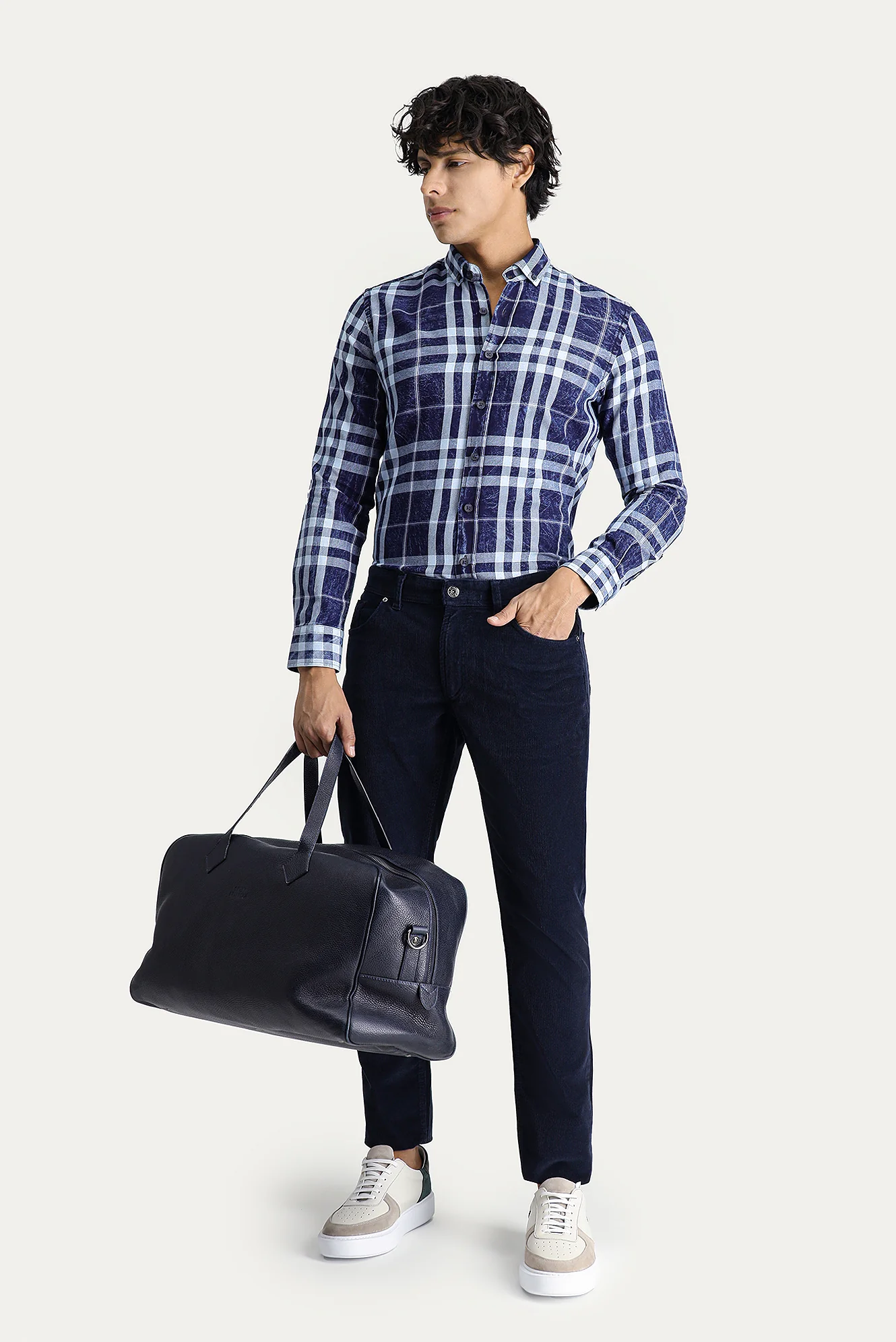 Koyu Lacivert Uzun Kol Slim Fit Dar Kesim Ekose Pamuk Düğmeli Yaka Gömlek