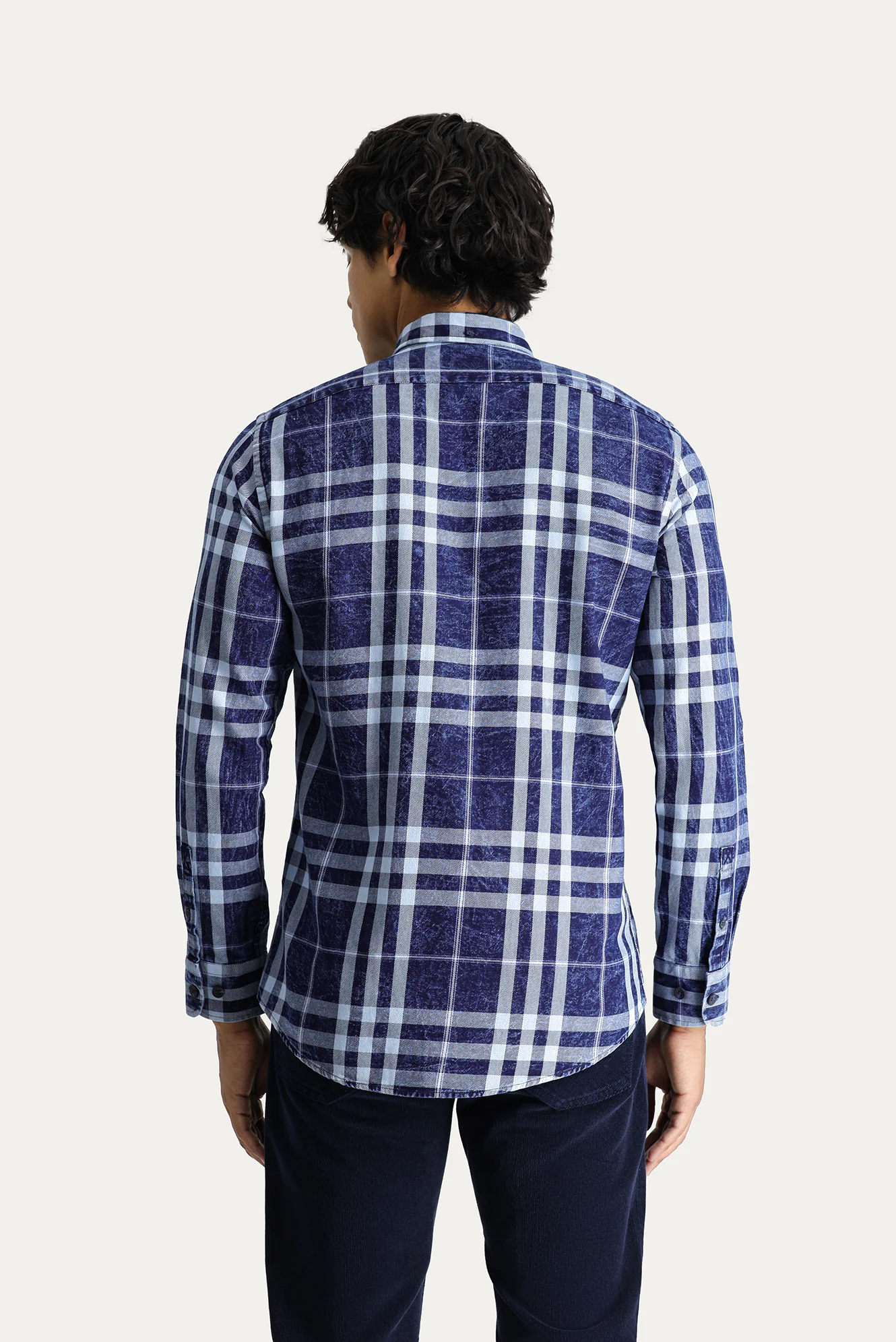 Koyu Lacivert Uzun Kol Slim Fit Dar Kesim Ekose Pamuk Düğmeli Yaka Gömlek - Image 4