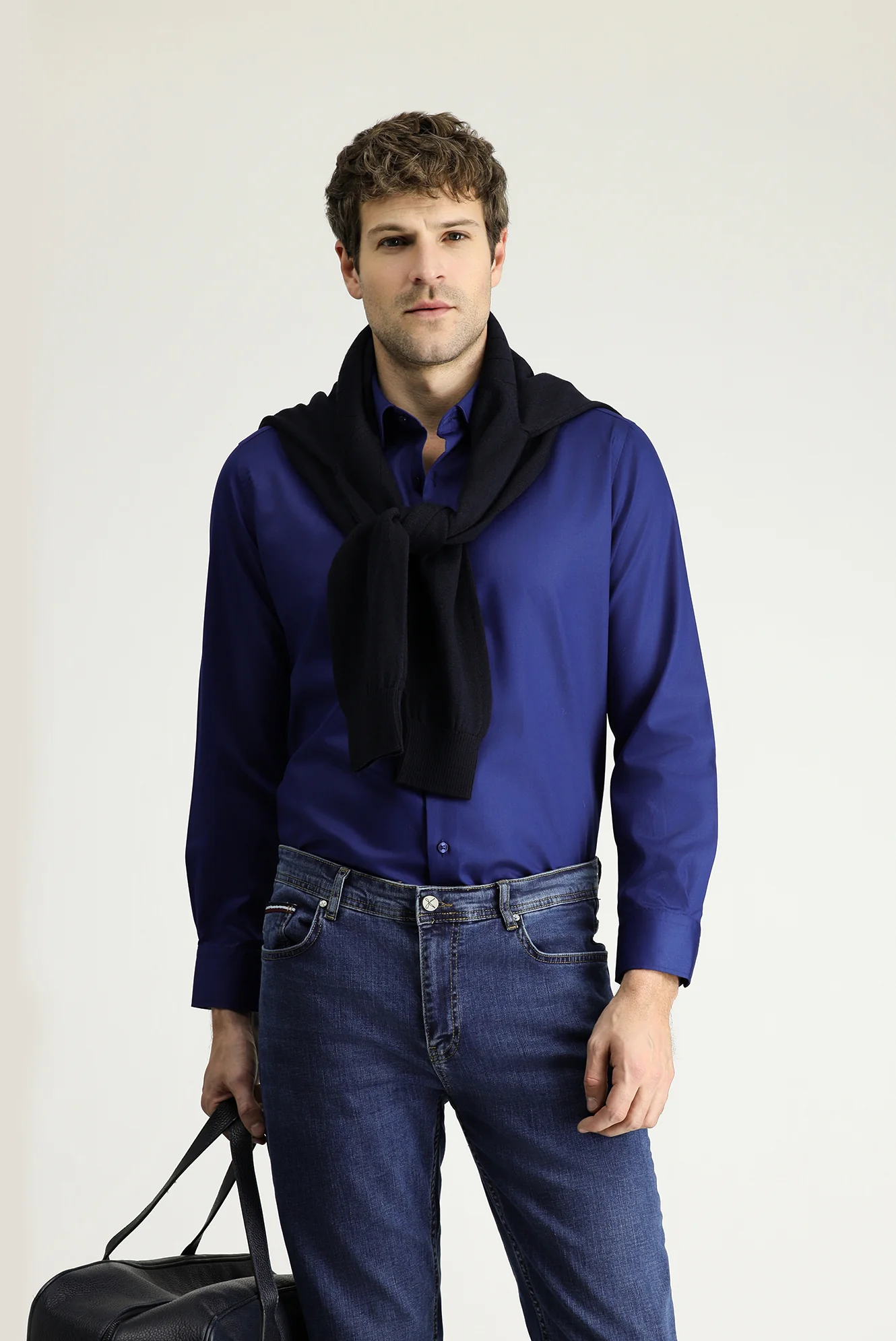 Koyu Lacivert Uzun Kol Slim Fit Dar Kesim Klasik Non Iron Saten Pamuklu Gömlek
