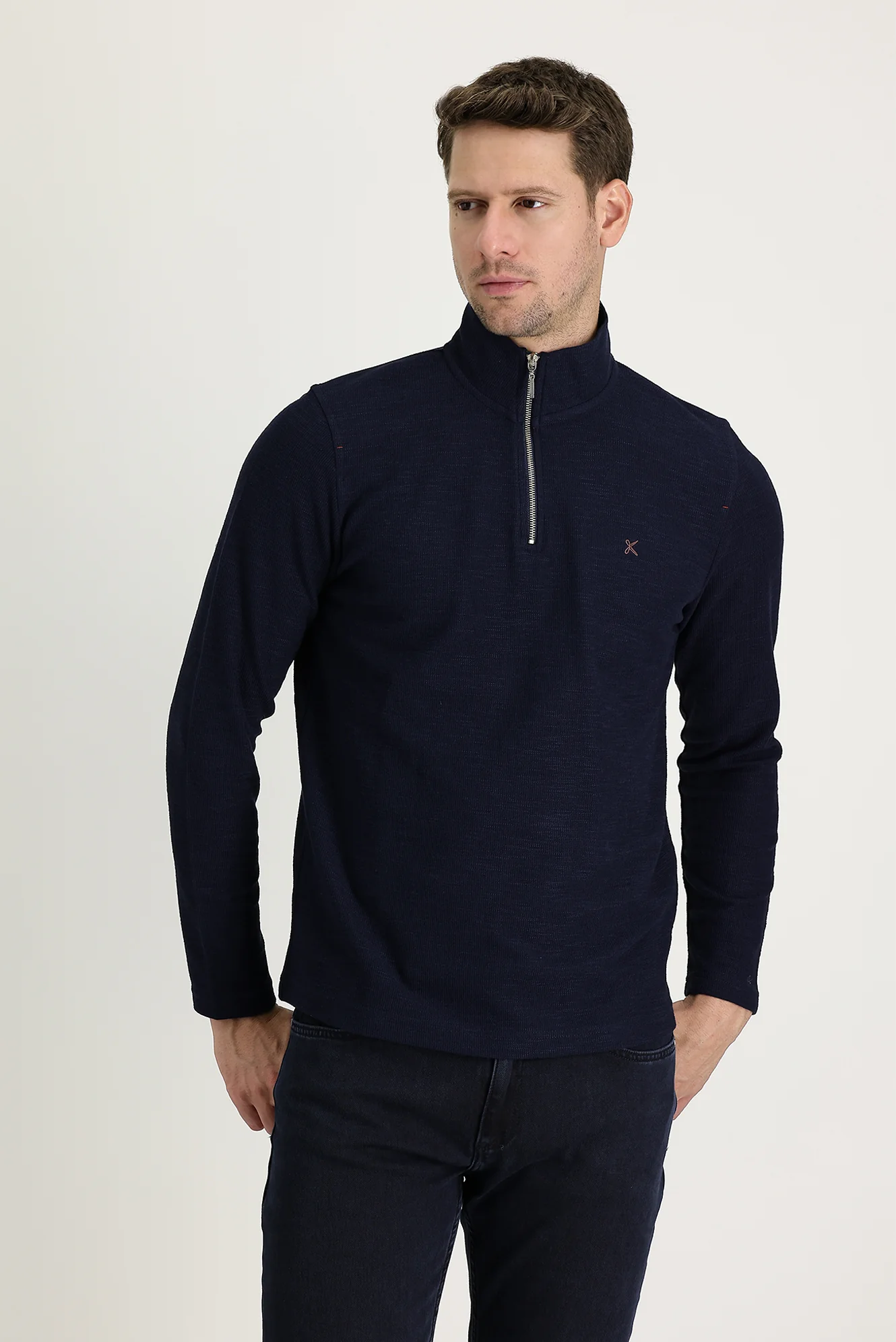 Koyu Lacivert Yarım Balıkçı Yaka Fermuarlı Nakışlı Sweatshirt - Image 2