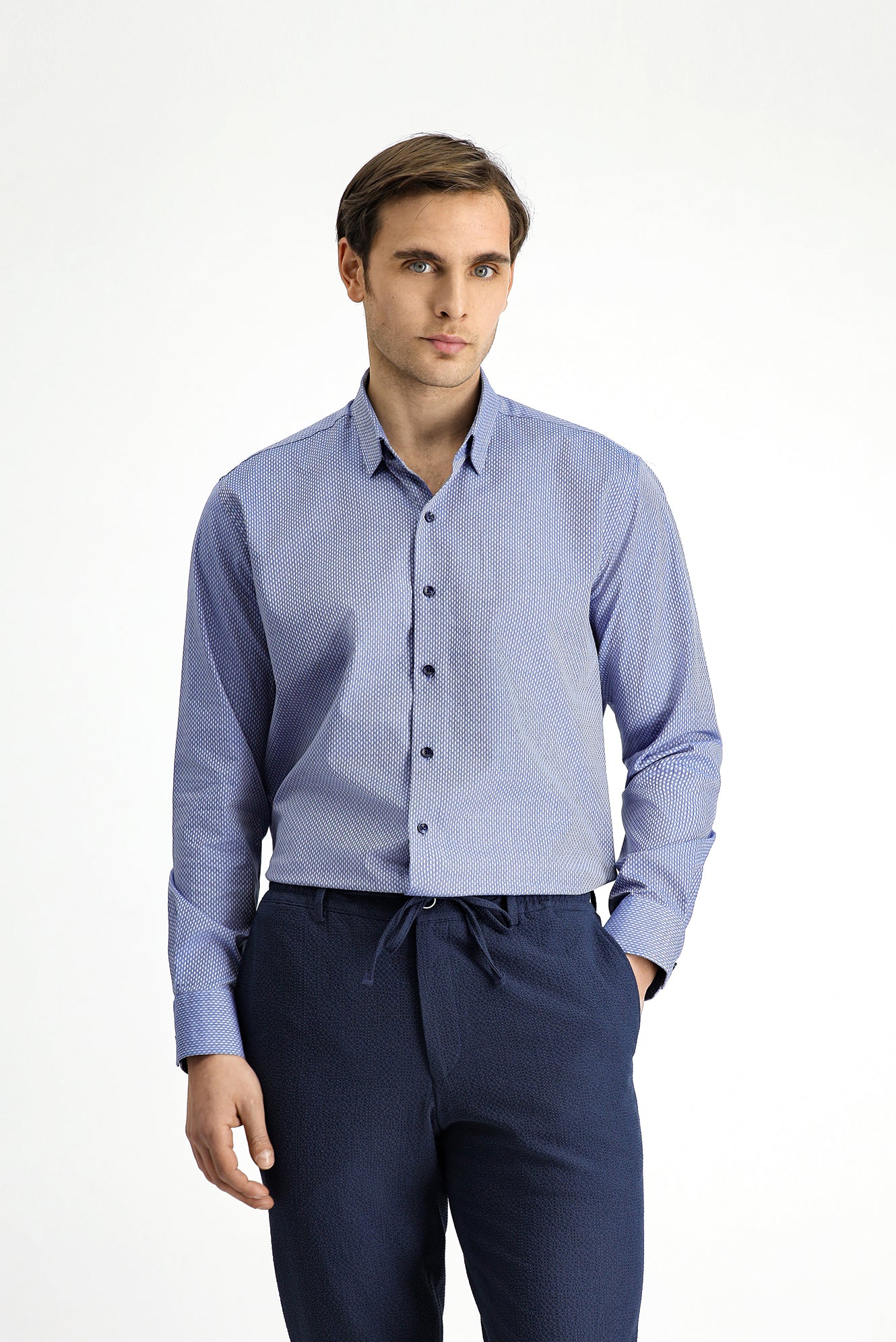 Koyu Mavi Uzun Kol Slim Fit Dar Kesim Klasik Desenli Pamuk Gömlek - Image 4