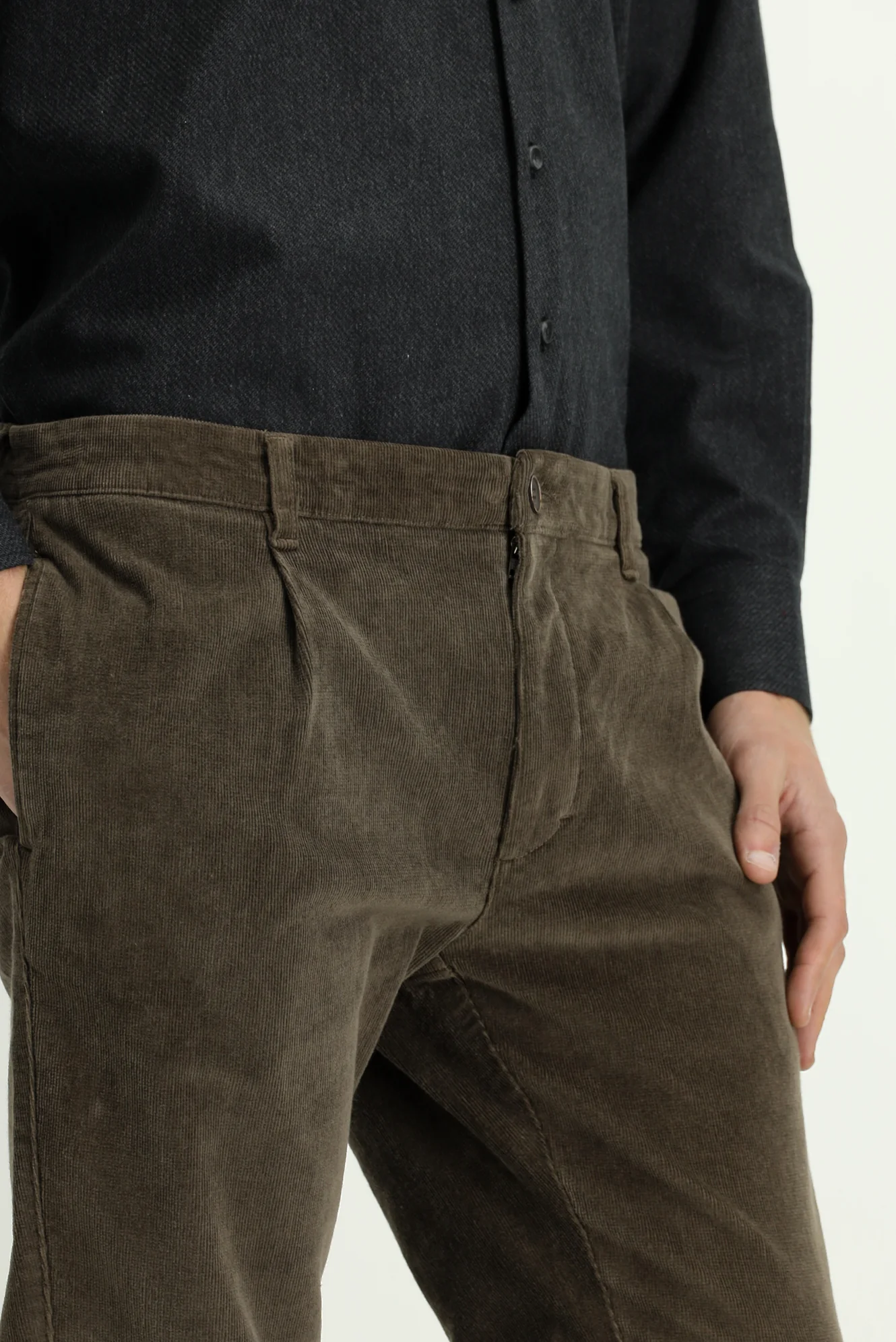 Koyu Vizon Relaxed Fit Rahat Kesim Likralı Pileli Kadife Pantolon - Image 5