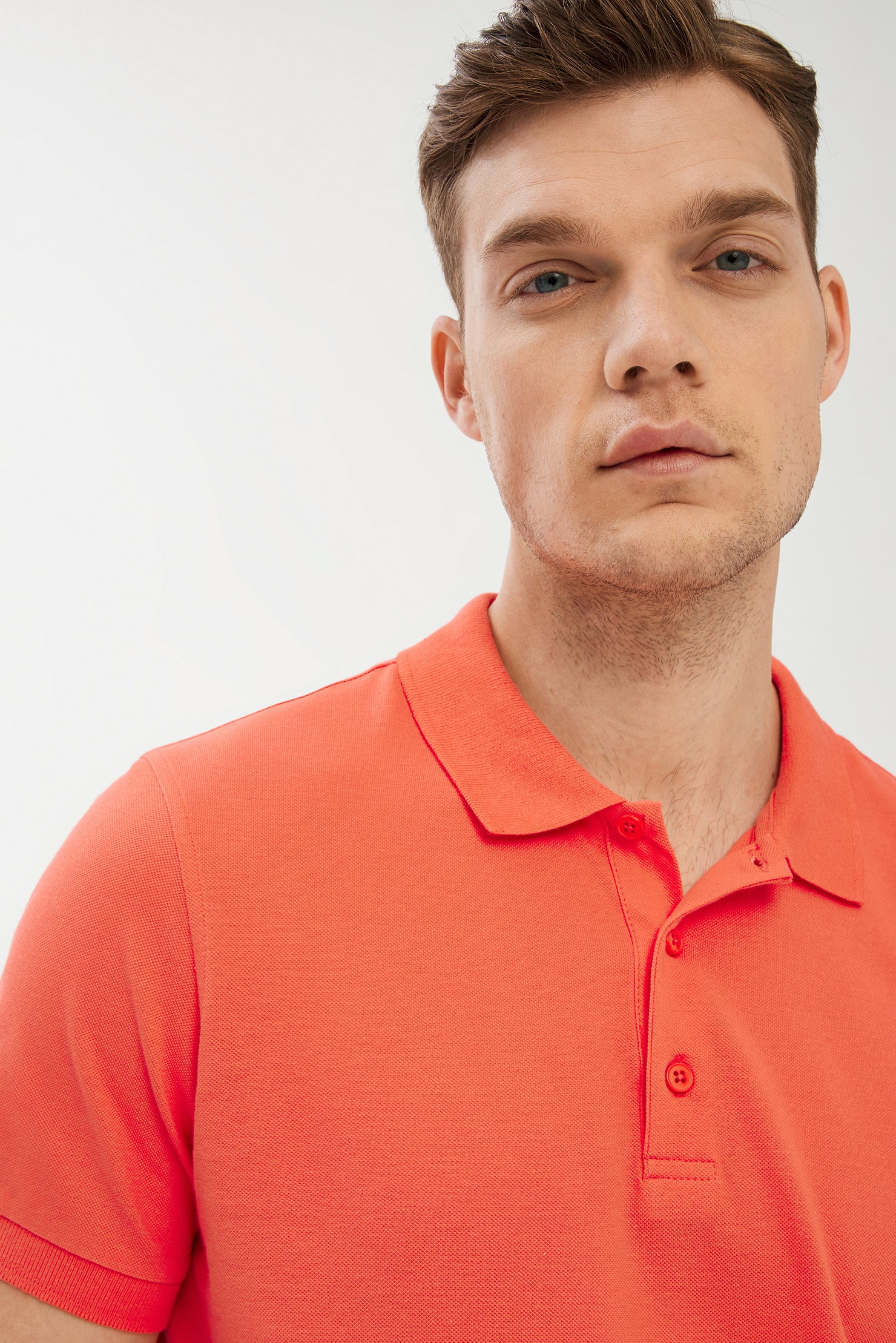 Mercan Kırmızı Polo Yaka Slim Fit Dar Kesim Pamuk Tişört - Image 3