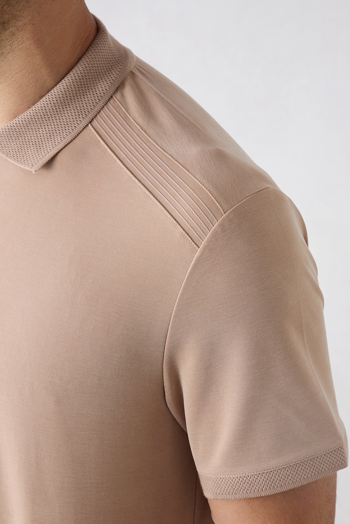 Orta Bej Regular Fit Çıtçıtlı Polo Yaka Ribana Detaylı Lyocell Karışımlı Tişört - Image 4