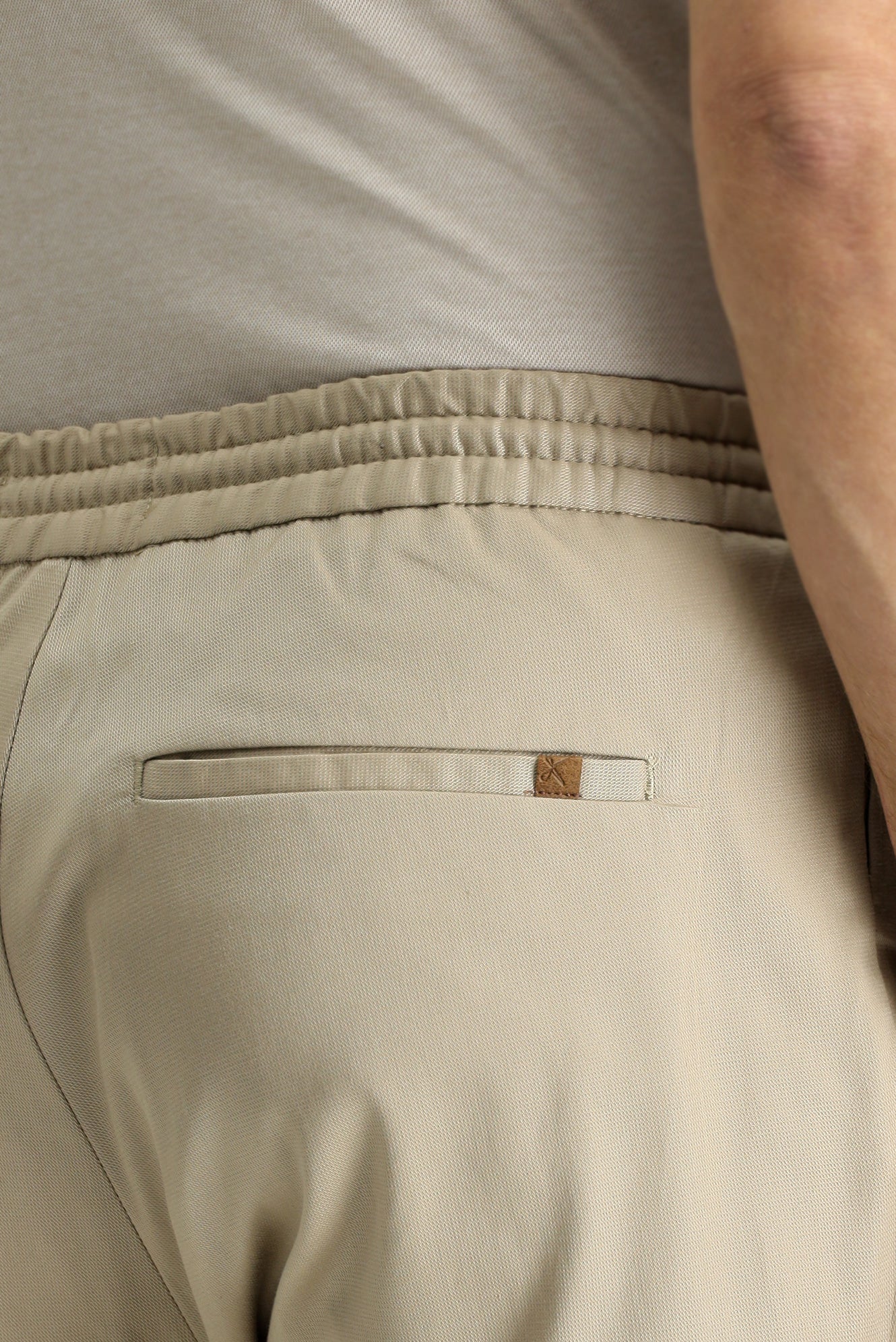 Orta Bej Slim Fit Dar Kesim Beli Lastikli İpli Likralı Jogger Pantolon - Image 6