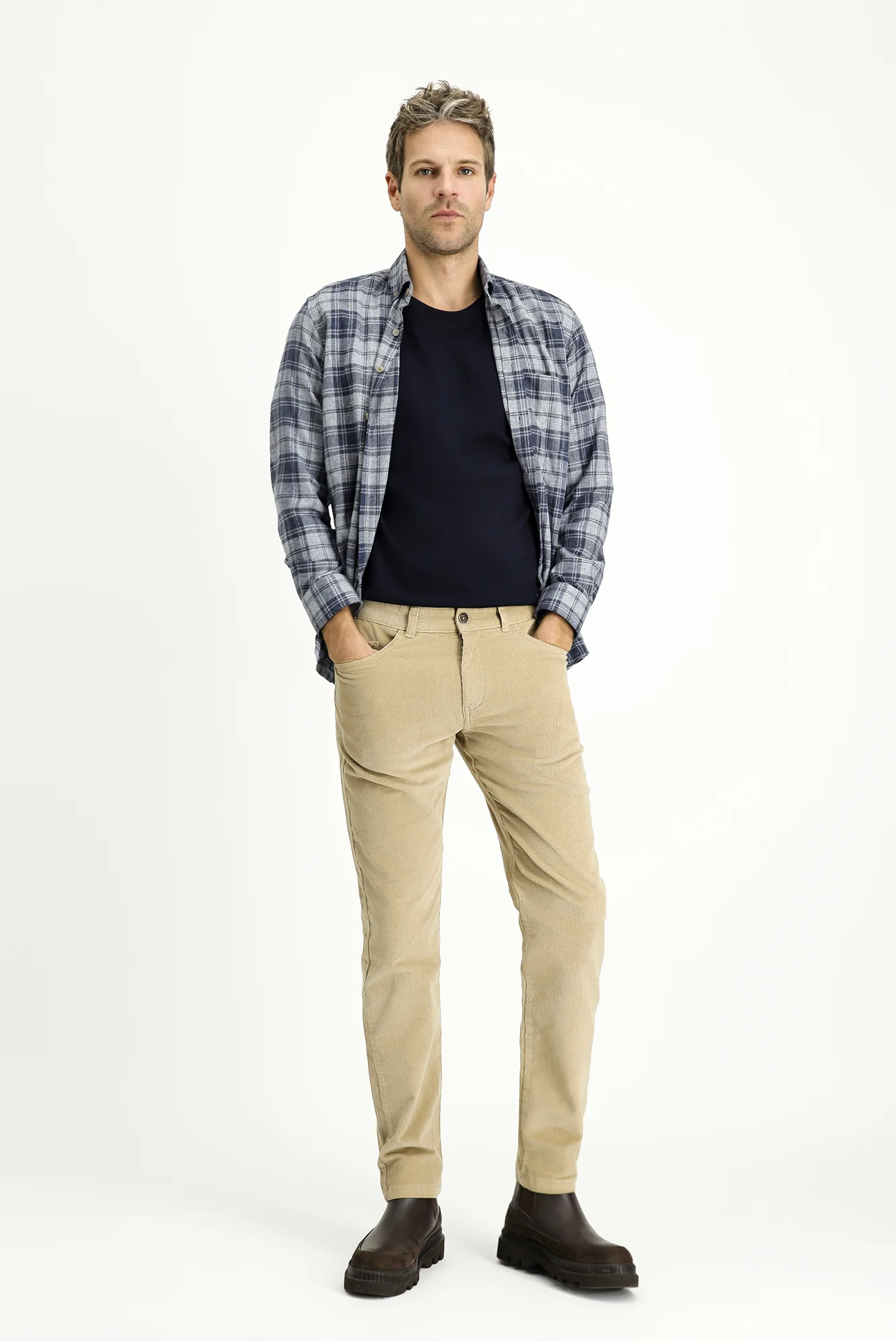 Orta Bej Slim Fit Dar Kesim Likralı Kadife Pantolon - Image 3