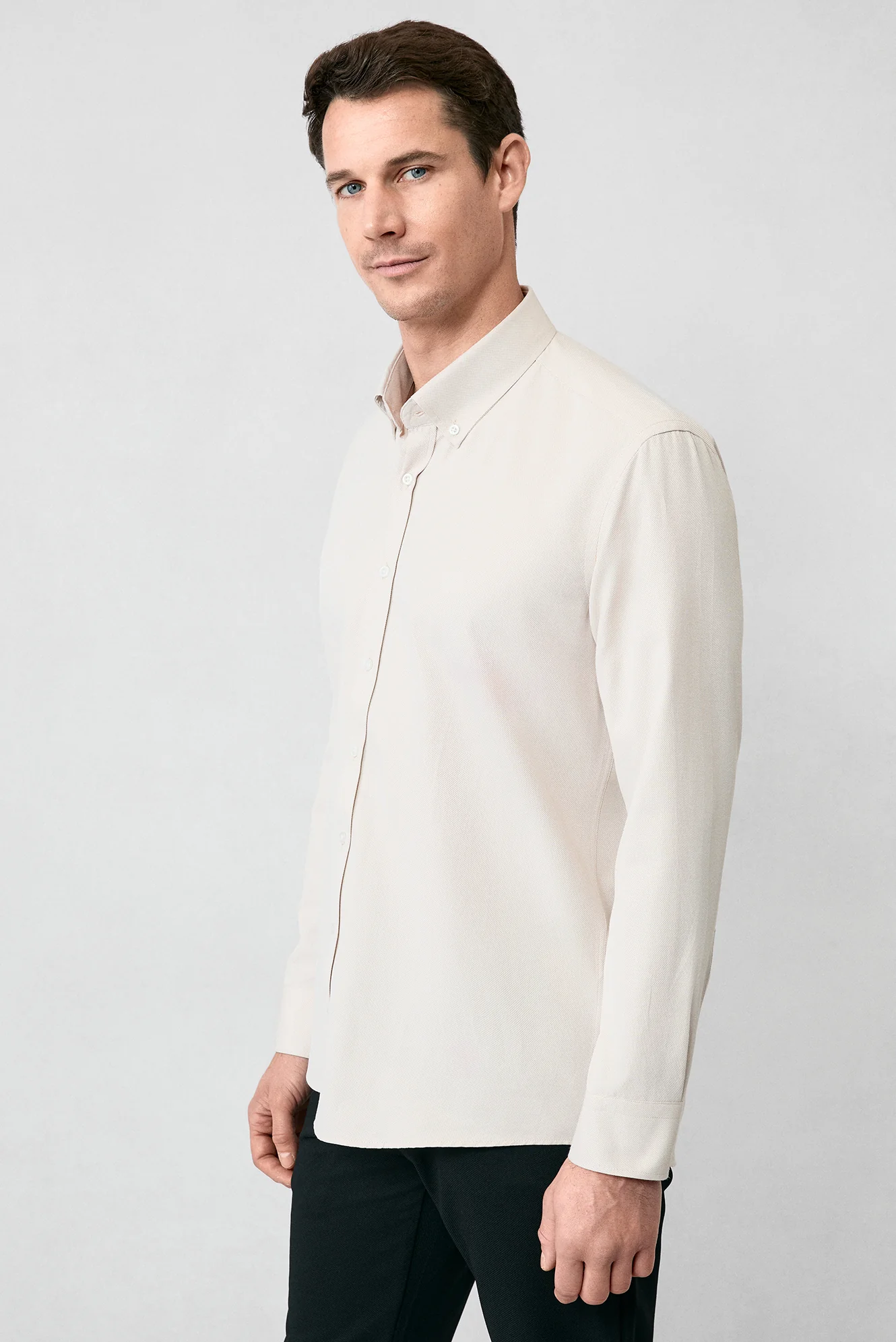 Orta Bej Uzun Kol Slim Fit Düğmeli Yaka Pamuklu Kolay Ütülenebilir 4 Mevsim Oxford Gömlek - Image 4