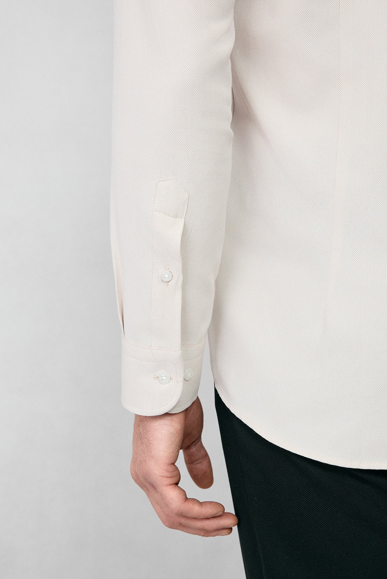 Orta Bej Uzun Kol Slim Fit Düğmeli Yaka Pamuklu Kolay Ütülenebilir 4 Mevsim Oxford Gömlek - Image 5