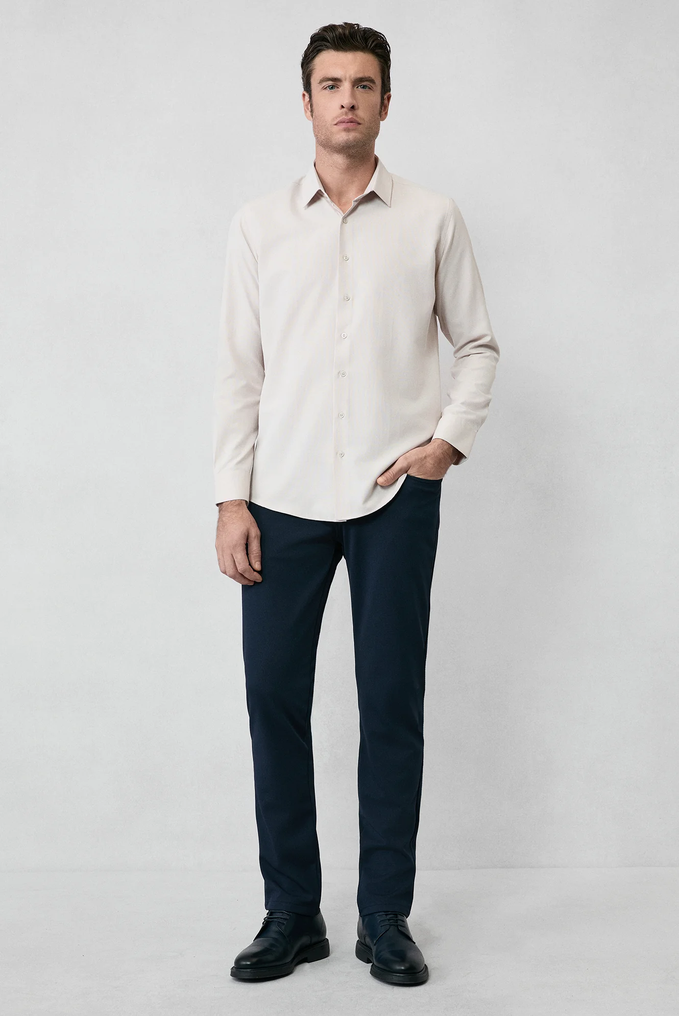 Orta Bej Uzun Kol Slim Fit Klasik Yaka Pamuklu Kolay Ütülenebilir Oxford 4 Mevsim Gömlek - Image 3