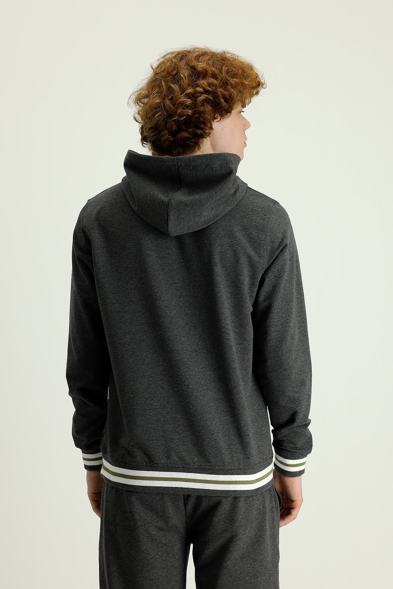Orta Gri Kapüşonlu Slim Fit Dar Kesim Baskılı Pamuklu Sweatshirt - Image 4